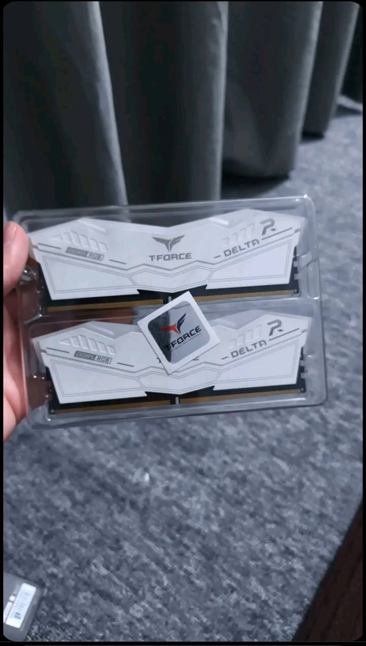 رامات TFORCE DDR5 للبيع
لون ابيض
حجم  32GB
سرعة 5600Mz


**إذا كنت صاحب هذا الإعلان وتريد حذفه لأي سبب، رجاءا أرسل رسالة إلى الدعم الفني**