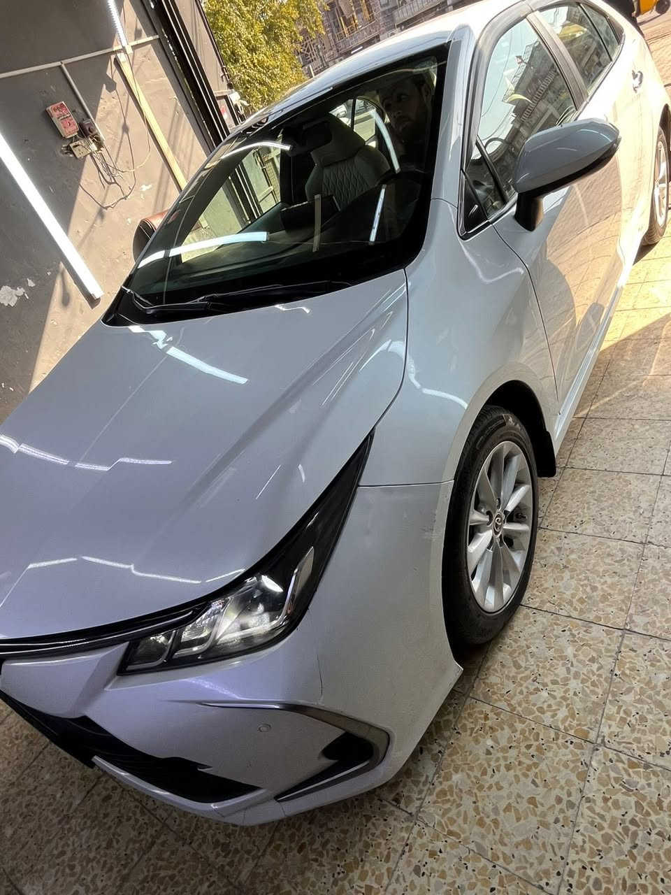 السلام وعليكم 
كورلا موديل2022
شركه سايز شركه باركود
موصفات فول فول ماعده سلايت 
سياره بصمه بيبان صندوك 
مري شفط
لايت زنون
دشبول لونين كشنات لونين
تايرات صدر وضع شركه
سبير شركه
للاستفسار ***********
