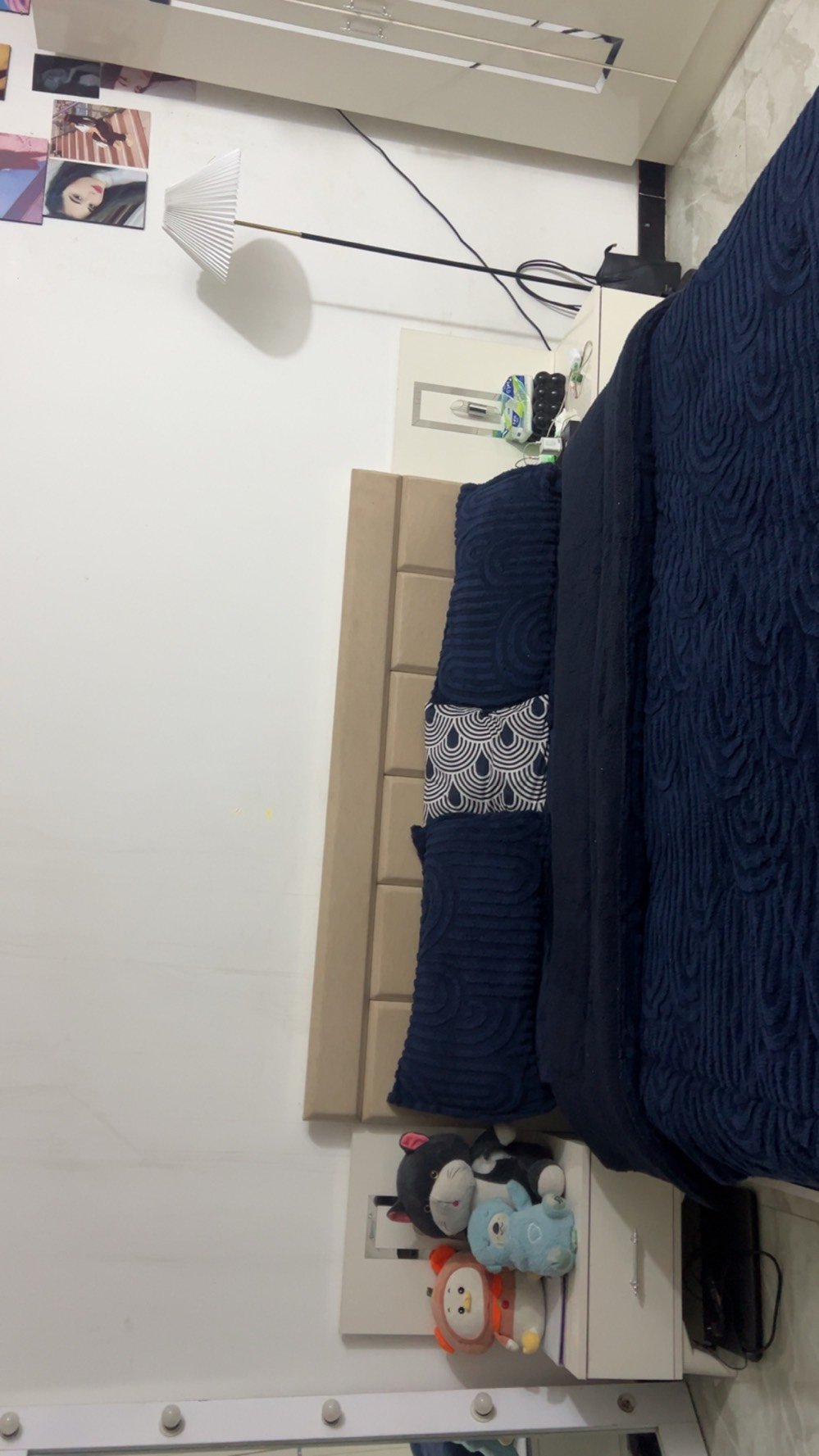 غرفه تركيه جديده ونظيفه ممستعمله هواي اشتريته قبل ٦ اشهر بـــ ٧٠٠ 
الضرر فقط هاي الحافه مال الجربايه والباقي نظيف 
للبيع كامله ماعدا الدوشك 
الشد والنقل عليكم🤍