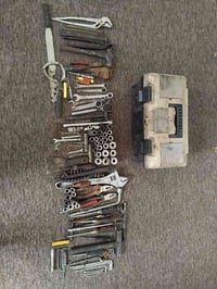 عدة • مع الصندوق • للبيع