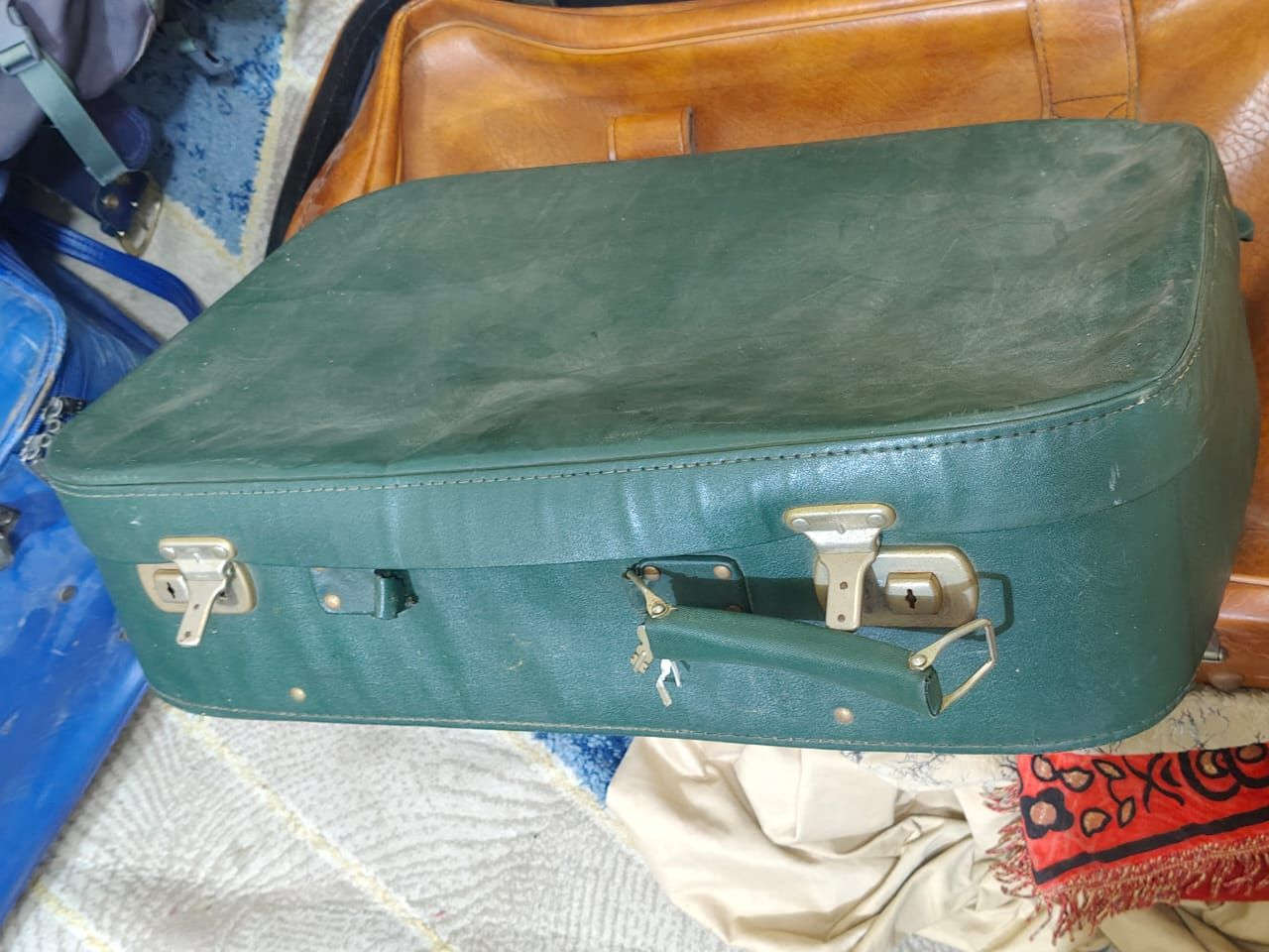 جنط جديدات والله بس بيهن تراب الوحده 5 وإذا تريدهن شلع


**إذا كنت صاحب هذا الإعلان وتريد حذفه لأي سبب، رجاءا أرسل رسالة إلى الدعم الفني**