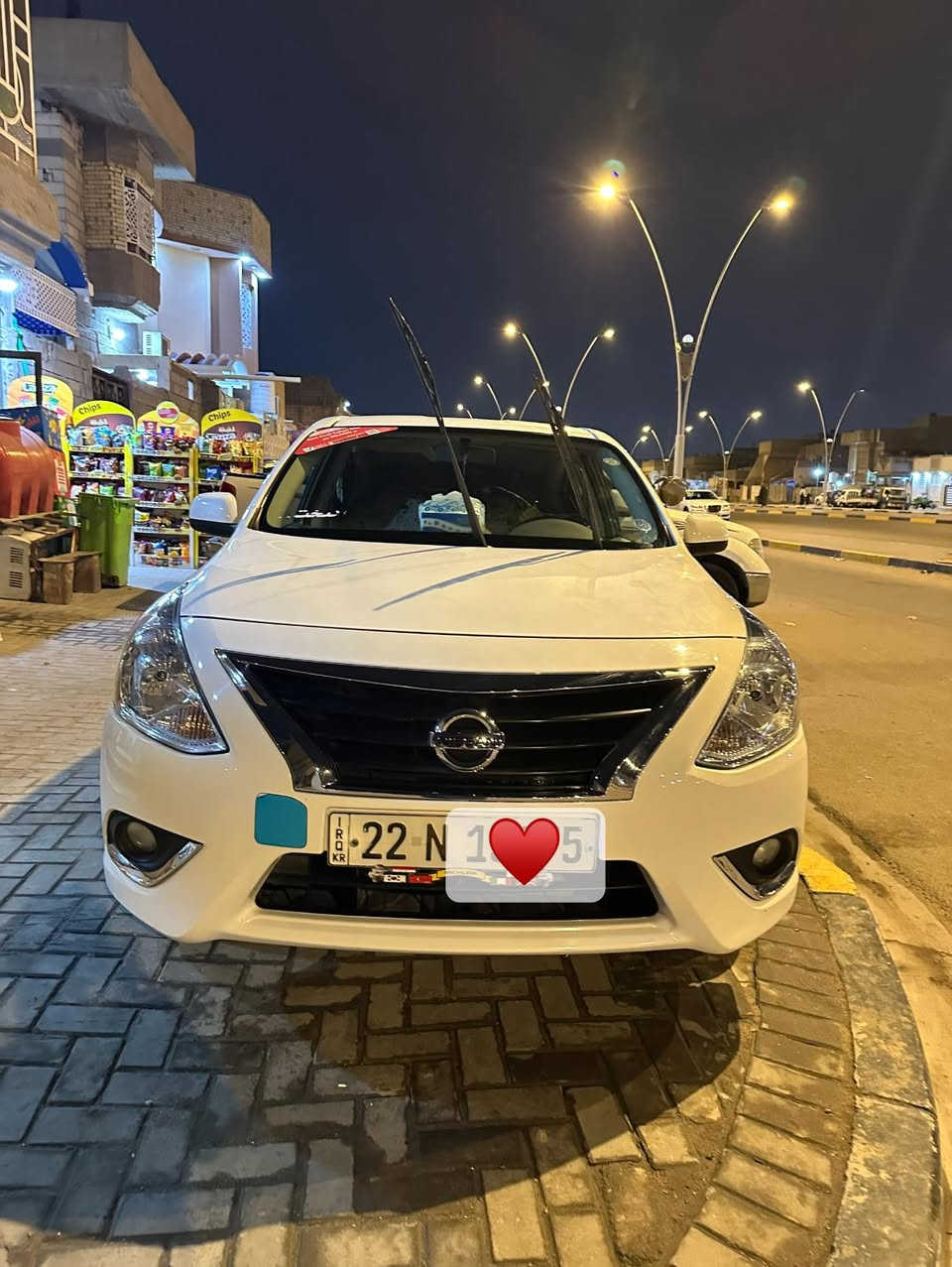 نيسان سني هندي بليته زركه كفاله عامه  
ماشيه 34 الف
  سياره جديده السعر 130 وبيه مجال حك الجيه 
***********
