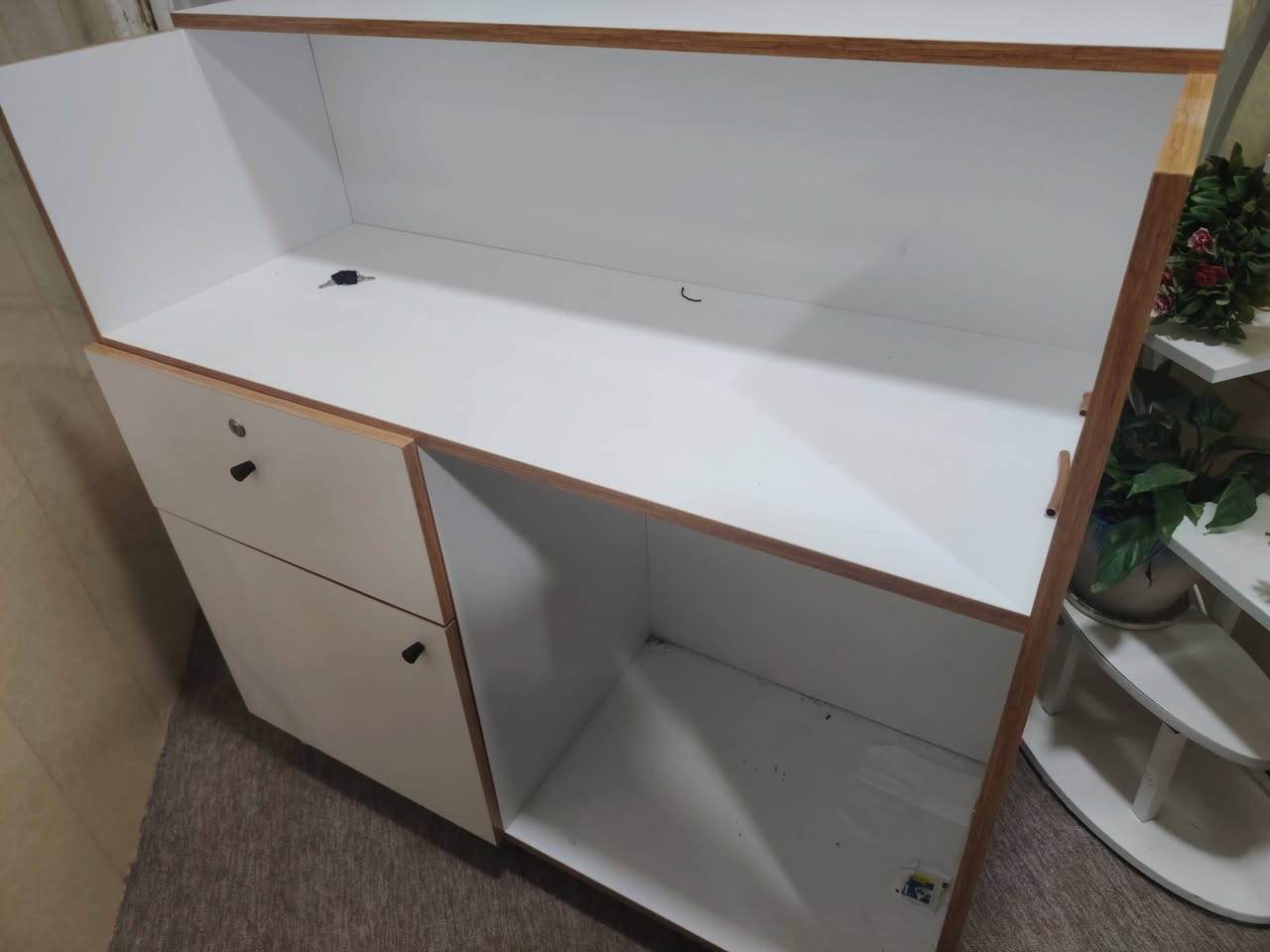 ميز للبيع ارتفاعه 1.15m عرضه 1.10m
مكاني البصره الزبير


**إذا كنت صاحب هذا الإعلان وتريد حذفه لأي سبب، رجاءا أرسل رسالة إلى الدعم الفني**