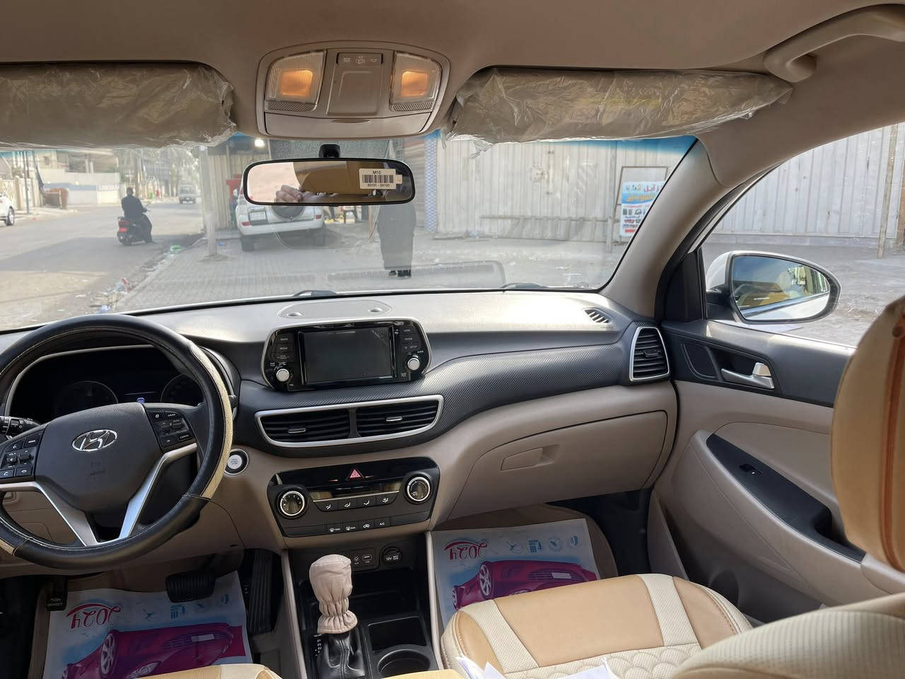 سلام عليكم
2019 خليجي مكفولة 
ماشيه 110 
السعر 19700 وبيها مجال بسيط 
***********
