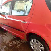 بيجو 2005 بيه مكانات صبغ مكفولة من الظربه كير مكينه صدر تخم تاير  كهرب...