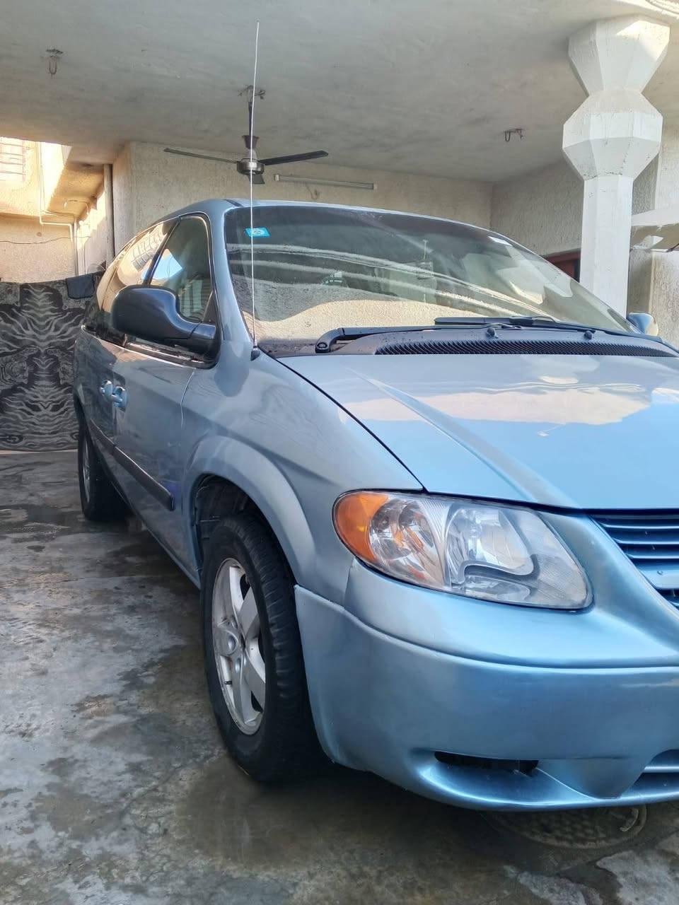 سلام عليكم شباب للبيع دوج كرفان 2006 شاصي طويل 3قطع تبريد ثلج كشنات بلع صدر امامي خلفي جديد تخم تاير جديد كهربائيات كلها بلاد جديده بدون جطلات منضومه غاز بيها شغاله 80لتر كير مكينه خير من لله سياره نشطه أو ناعمه سياره رقم بغداد دولي سنويه لا 2031 مكانها بغداد أبو غريب زيتون سعرها 76او بيها مجال رقمي *********** صبغ احزام جماليه لونها كلش حلو فضي
