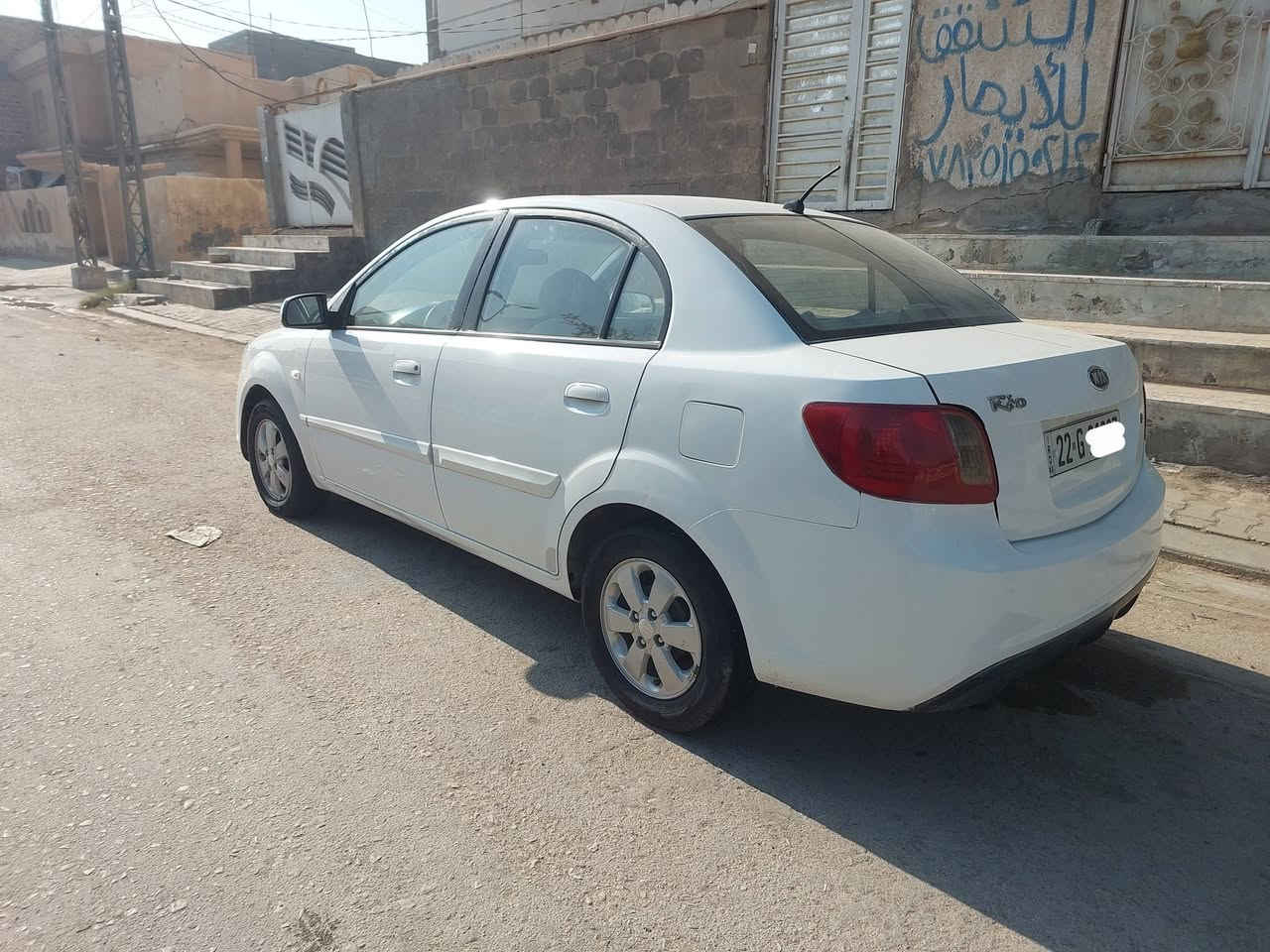 سلام عليكم مرخصة ادمن المحترم كيا ريو 2011 حلوه سياره ونضيفه رقم اربيل انكليزي.. والسياره ماعايزها شي  بيها صبغات  وبيها جاملغ امامي صوب اليمنه ضربه سياره شوف العين عارضها 75 وبيها مجال للستفسار.   ***********
