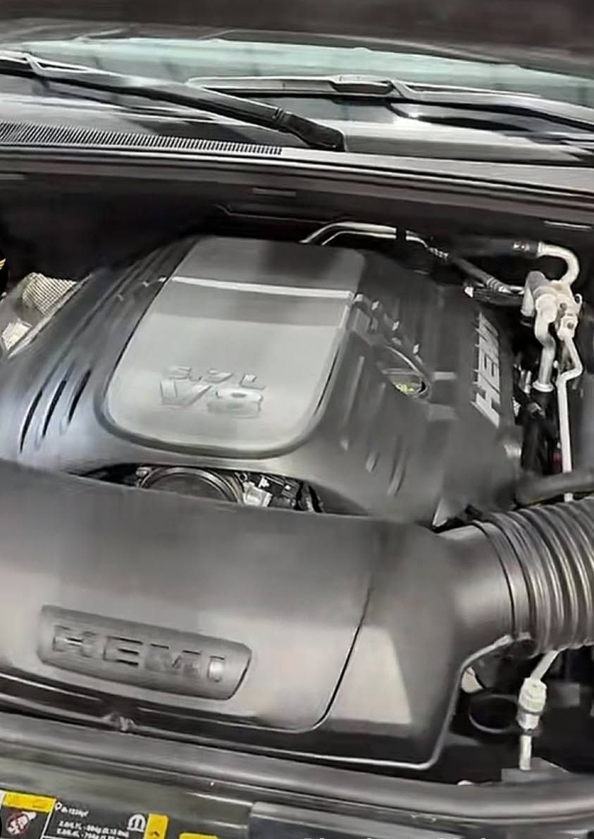 عاشق القوة والفخامة 🔥⚡️🫆
Dodge Durango Cline title 2023 RT PLUS 
#المركبة : دودج دورانكو   R/T PLUS سمنتي مميز فول مواصفات 1/1 الرقم شمالي 
#الموديل : 2023 السنويه باسمي تنتهي 2035 وهزة جديدة 
#عداد المسافة : 20 الف ميل حقيقي
#الضرر : كلين تايتل التقرير مرفق 
#المواصفات :
▪️السيارة : #دوج #دورانكو فئة  R/T PLUS وارد كندي
▪️المحرك : 5.7L . V8 ( ثمانية سلندر ) HIME 
مع كير ثمان سرع من نوع ZF 
▪️حجم الويل : ويل كب حجم 20 مع طقم تايرات بحالة ممتازة
▪️مصابح امامية زنون مع LED مع كشافات دعامية زينون
▪️بصمات عدد 2 للأبواب مع بصمة جنطة وبصمة تشغيل وتشغيل عن بعد
▪️غرفة السيارة جلد أسود اصل مع خيط احمر والابواب مطعم بالكاربون فايبر يجي بSRT اصل مع صوت الكزوز SRT كلها بلادي 
▪️فتحة سقف ( سلايد روف ) والسقف كنتارة  
▪️رادار امامي مانع تصادم
▪️حساس امامي اصل
▪️حساس خلفي اصل
▪️تحذير الخروج عن المسار
▪️تحذير النقطة العمياءBlind Spot Monitoring
▪️مقاعد تبريد وتدفئة وكهرباء التحكم 
▪️تدفئة مقود القيادة 
▪️مقود رياضي حرف D مع تحكم كهربائي
▪️كامرة خلفية دوارة اصل مع الستيرن
▪️شاشة الدشبول الحجم الكبير 10.1 انچ
▪️نظام ملاحة GPS
▪️گير شفتر ستيرنك
▪️تحكم فول كهرباء لكرسي السائق والراكب
▪️ذاكرة كشن لحفظ وضعيات الجلوس ( ميموري )
▪️سستم سماعات  harmony cardon
▪️صندوق كهرباء
▪️صف ثالث من المقاعد 7 راكب
▪️دفع رباعي 4*4 وزر فصل الفورويل في الفرس الوسطي 
▪️إشارات على المرايا الجانبية 
▪️تحكم ستيرن جهتين بلوتوث وحاكية وكروس سرعة وتحكم صوت
▪️نظام ABS مانع انزلاق
▪️السيارة جديدة وبوضع الشركة.
للسؤال وطلب السعر وتفاصيل اخرى 
الاتصال على : ***********
 واتساب وخاص بخدمتكم راح تلكي الي يلبي طلبك اهلا بيكم 
حياكم الله

