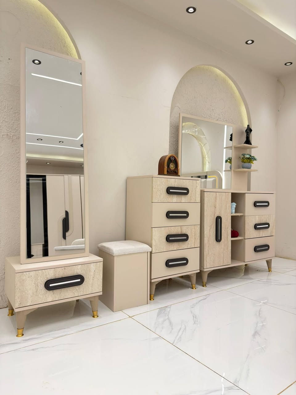 غرفه تركيه وجهين بلوك استعمال اقل الاسبوع مشتريه ب مليون ونص ورايده ب مليون و ربع عنواني بصره زبير
رقمه ***********
