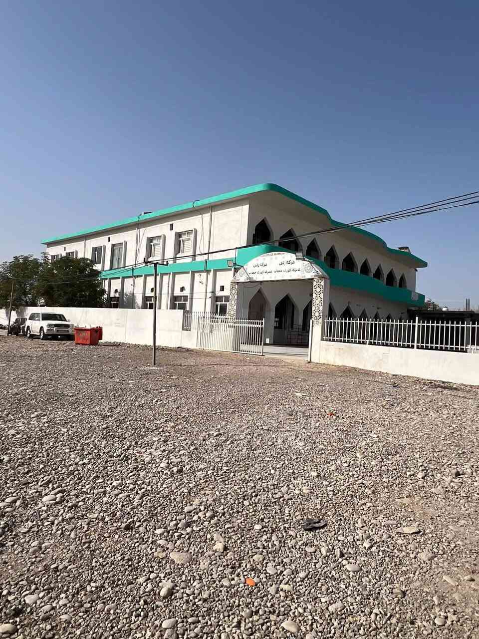 خانوویەکی زۆر هەرزان و گونجاو 
#نرخی_تەنها165گڵاومعمەلە  

#خانووی_نایاب بۆ فرۆشتن ⛪💒
ناونیشان 📍کەلار _ ناحیەی ڕزگاری (سموود) 

🔴 گەڕەکی ئاوباریک نزیک مزگەوتی عومری خطاب🌆🌃  
🔴ڕووبەری 5 بە 20 = 100 مەترە 📏📐
🔴 ڕێگەپێدانەوبەشەردی وەکالە 🖼️
🔴 شوێنێکی زۆۆر خۆش و دڵگیری هەیە. 
🔴 کامل ژوورەکانی 1.20 کاشییە
🔴 نزیک هەمووخزمە گوزاریەک  🛍
🔴هەموو مواسەفاتێکی تیاکراوە🎁

🔴 ژوورەکانی ئەم خانووە پێکهاتووە لە ⬇️

🔵 میوان 🪑🚪
⚪ مساعد مطبخ 🍽️🫖
🔵هۆڵێک 🖼️
⚪ژوورێکی نوستن 🛋️🛏️
🔵ڕۆشنایی 🪟
⚪ مشتەمەلات 🛁🚿

بۆ زانیاری زیاتر ژم ***********

ئێوەی بەڕێزیش هەر موڵکێکتان هەبوو بۆ فرۆشتن یان ویستان بیکڕن دەتوانن ڕەسم و زانیارییەکانتان بنێرن بۆ ژمارە ڤایبەری 📳✅***********
