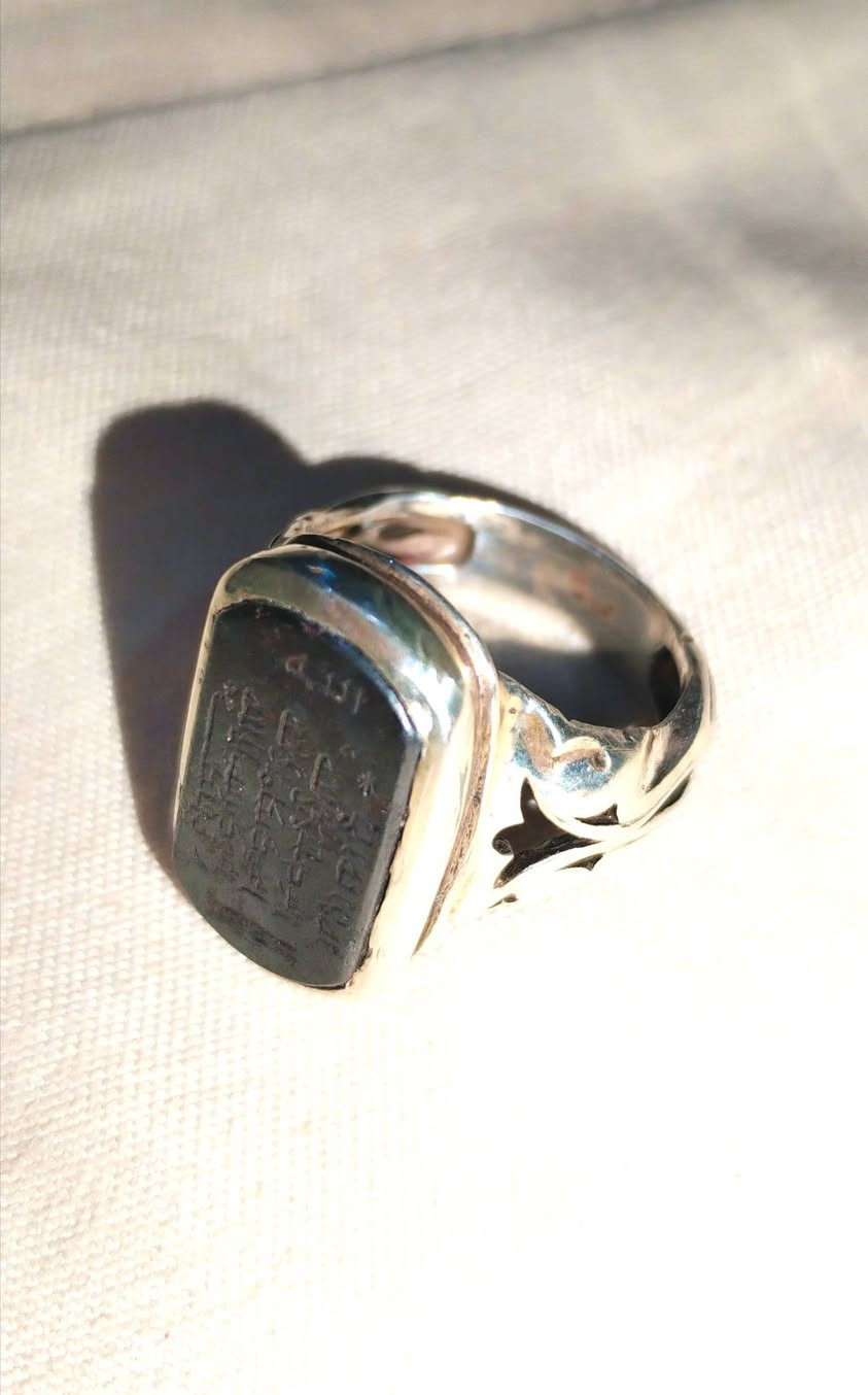 السلام عليكم اخوان حديد صيني اصيل صياغه يدويه عيار 925مخطوط جلالات 7 خط سيد محمد العاملي اليريد يقتني مكاني العماره الاستفسار ***********
