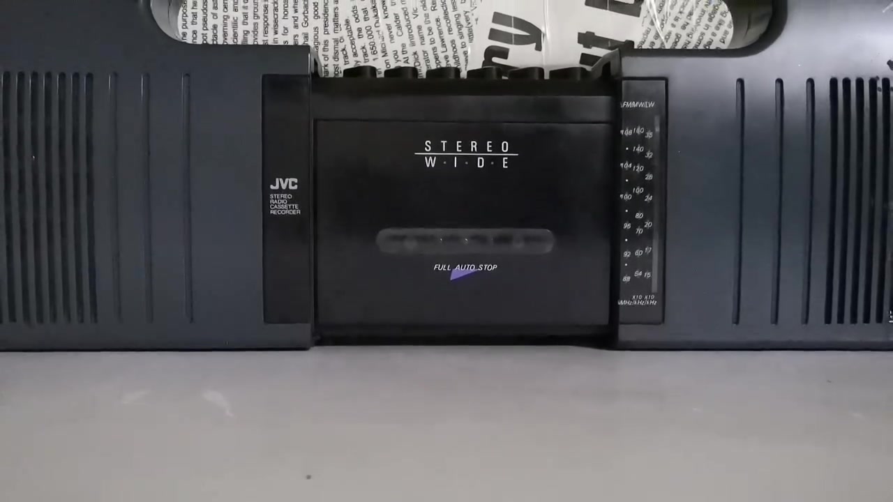 راديو مسجل ماركة JVC المنشأ سنغافوري شغال كامل بدون نقص او ضرر نضافة عالية 95%100 جهاز رائع استلام واستقبال للاذاعات وعزل الصوت اكثر من ممتاز صوت نقي قوي في الأداء 💯 السعر 50 الف


**إذا كنت صاحب هذا الإعلان وتريد حذفه لأي سبب، رجاءا أرسل رسالة إلى الدعم الفني**