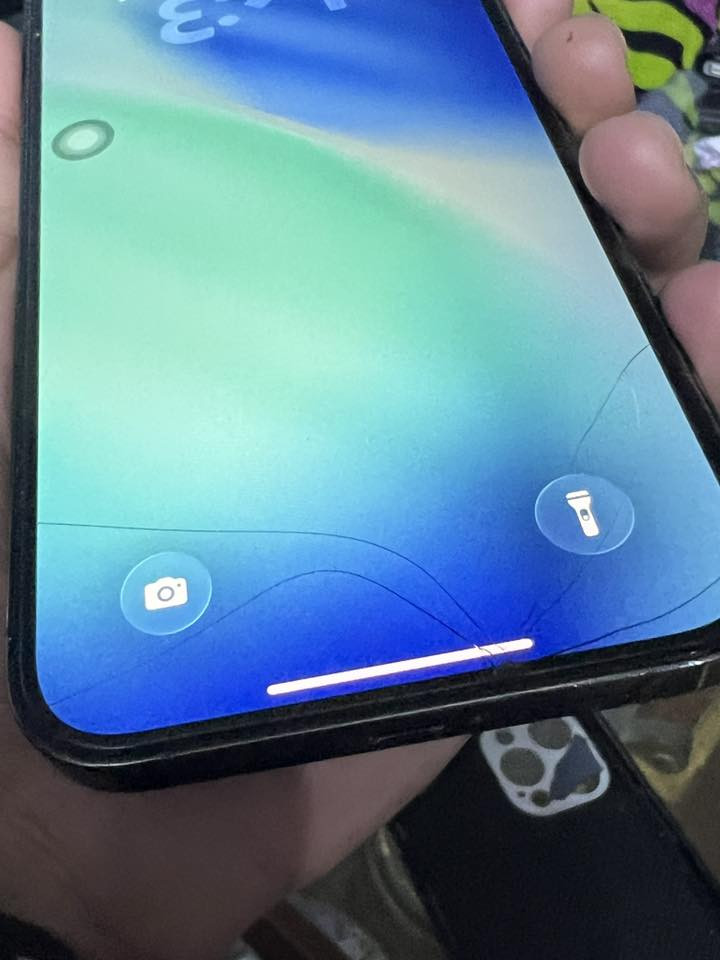 مراوس فقط  ايفون 12 برو ماكس ذاكره 256 بطاريه 73 بي كسر بالضهر  وبشاشه من جوه
موضح بالصوره


**إذا كنت صاحب هذا الإعلان وتريد حذفه لأي سبب، رجاءا أرسل رسالة إلى الدعم الفني**