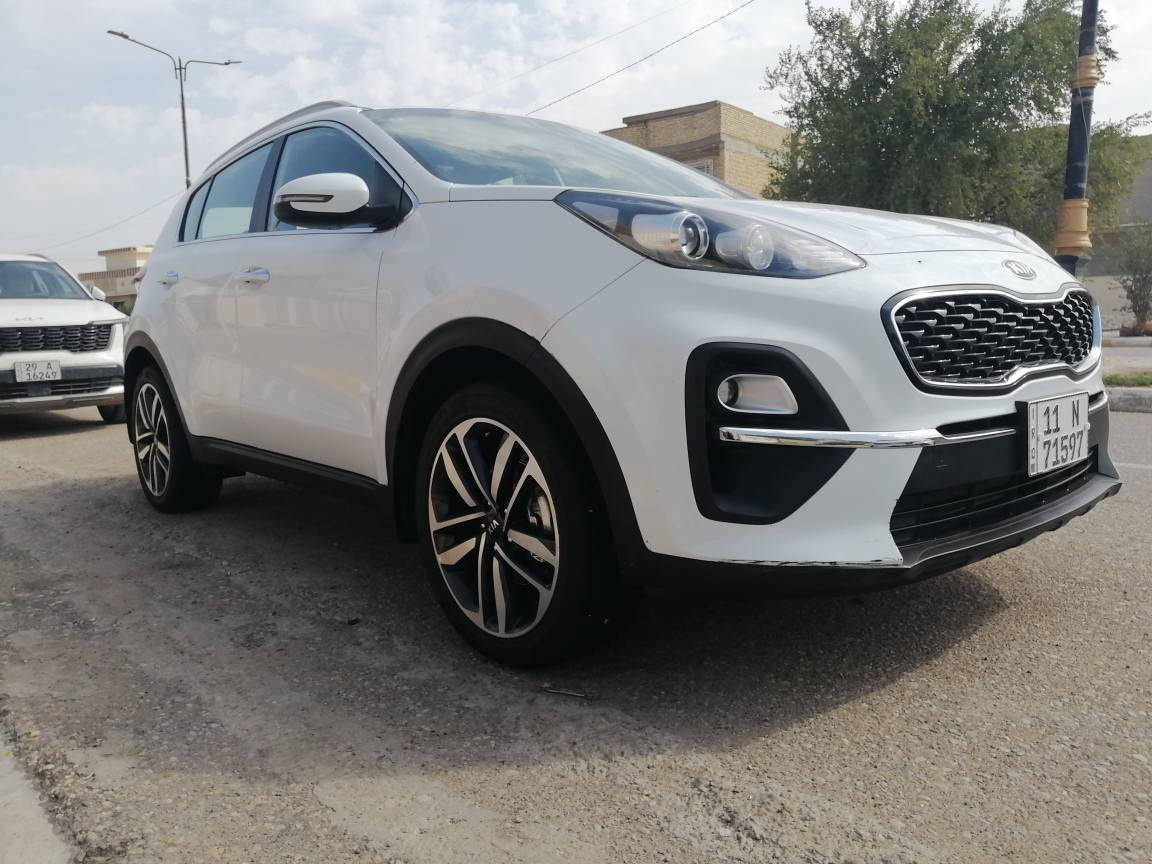 السلام عليكم سبورتج ٢١ للبيع او مراوس حسب القناعه خليجي رقم بغداد الجديد سياره جديده معنه الكلمه وجاهزه من كلشي فقط ملاحضه بسيطه اريل نفكيشن شاشه بلاد ماشيه ٤٨ حقيقي عل فحص سياره كله شركه رقم وهزه وسنويه جديده بسمي مكانه كوت مركز مدينه لاستفسار *********** كفاله ضربه وصبغ وبارد
