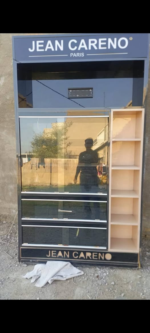 سلام عليكم معرض ايطالي للبيع السعر 120الف مكاني حي العدل ***********وساب
