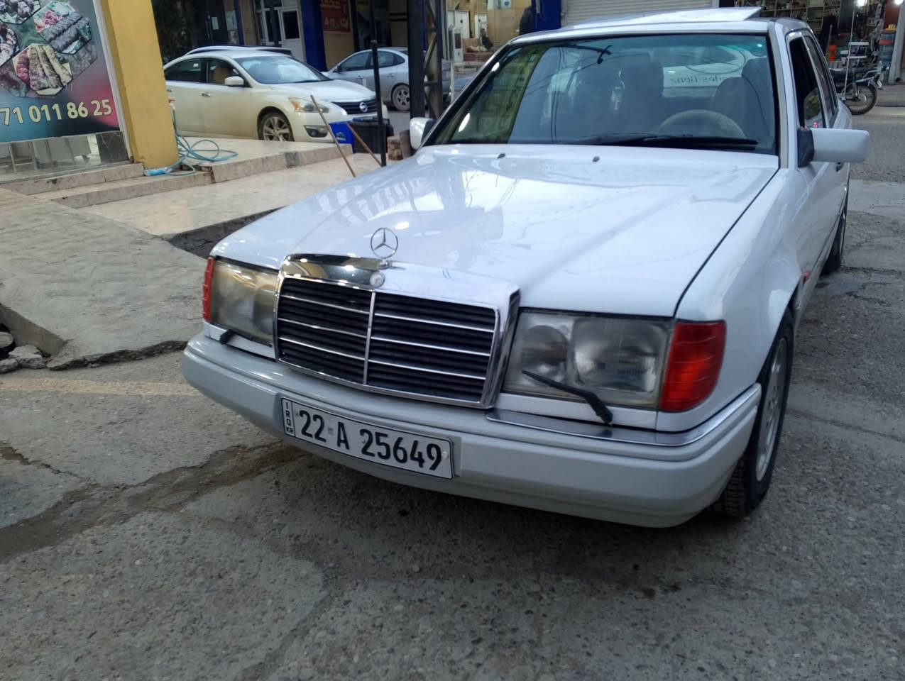 بسم الله تبارك الرحمان 
اخوي اقره التفصيل وخادم 
مارسدس دب  موديل 90 بلاد اصل وفصل 
رقم اربيل دولي سنويه جديد لحد 2031هزه وفحص جديد بشرط تحويل وكاله حاضر بسمنه
سياره بدون خياس بيه 3قطع صبغ ولباقي مكفوله تخم تايرات وياله حاويه تبريد يشتغل تدفه شغال جام كهرباء كله شغال فتحه صقف طكتين شغال ايبس شغال قفل مركزي دشبول كل شغال مكينه 3000فيفتي  بشرط سياره  خير من الله سوناره موجود ساكن كفري سعر 68وحك جيتك عليه خادم ***********قوعد بلاد
