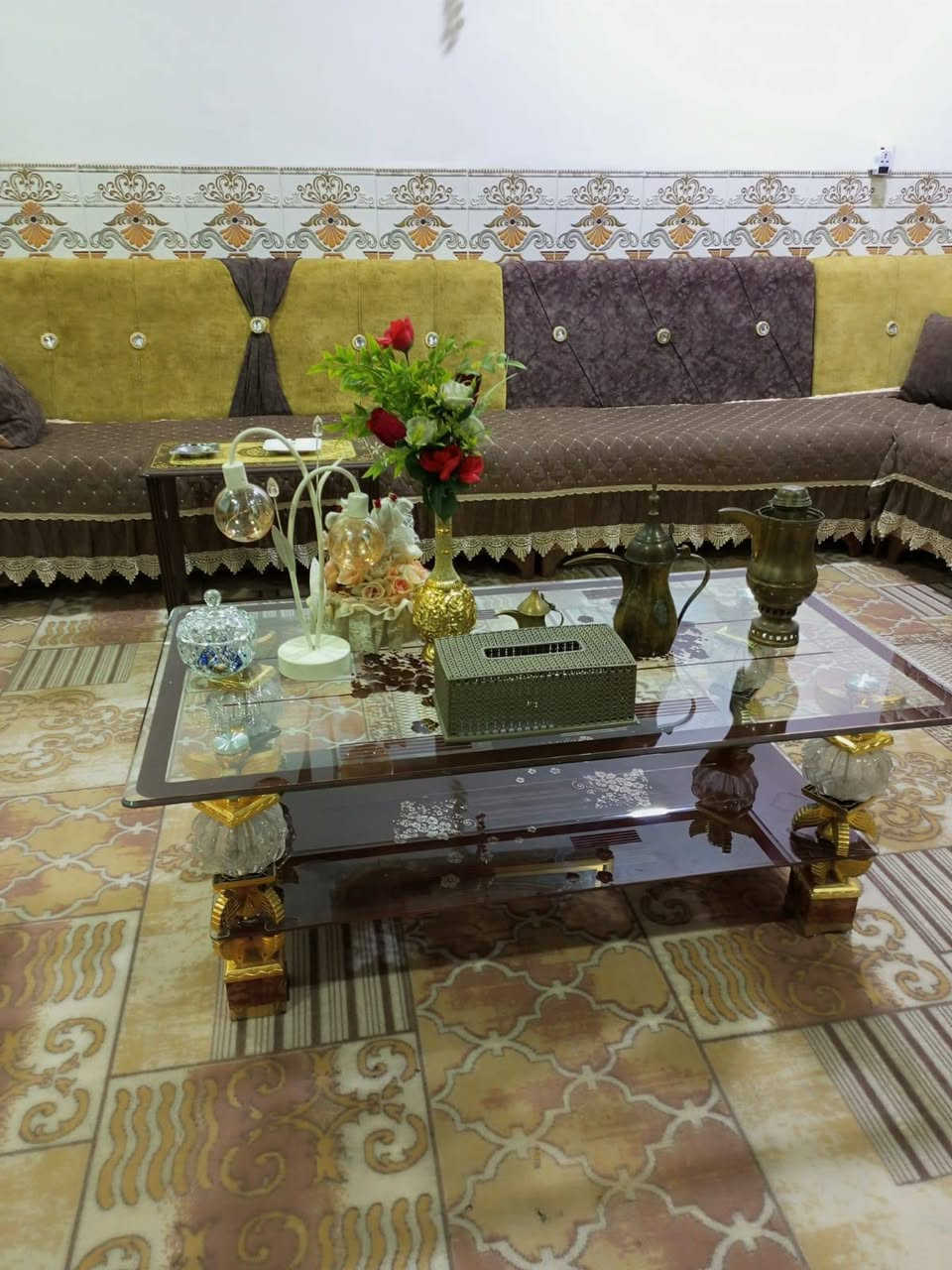 السلام عليكم
دار للبيع مساحة ٢٠٠م طابو سند ٢٥ بناء طابوق طابقين 
كامل 📍يحتوي الدار على درج داخي ودرج خارجي 
 خدمات ماء كهرباء تبليط 
السعر =(٨٥)بيه مجال بسيط 
الموقع //بغداد جسر ديالى الجديد الكرغولية خلف البانزين خانة قريب للشارع العام 
للاستفسار اكثر اتصل ‏‪***********‬‏
