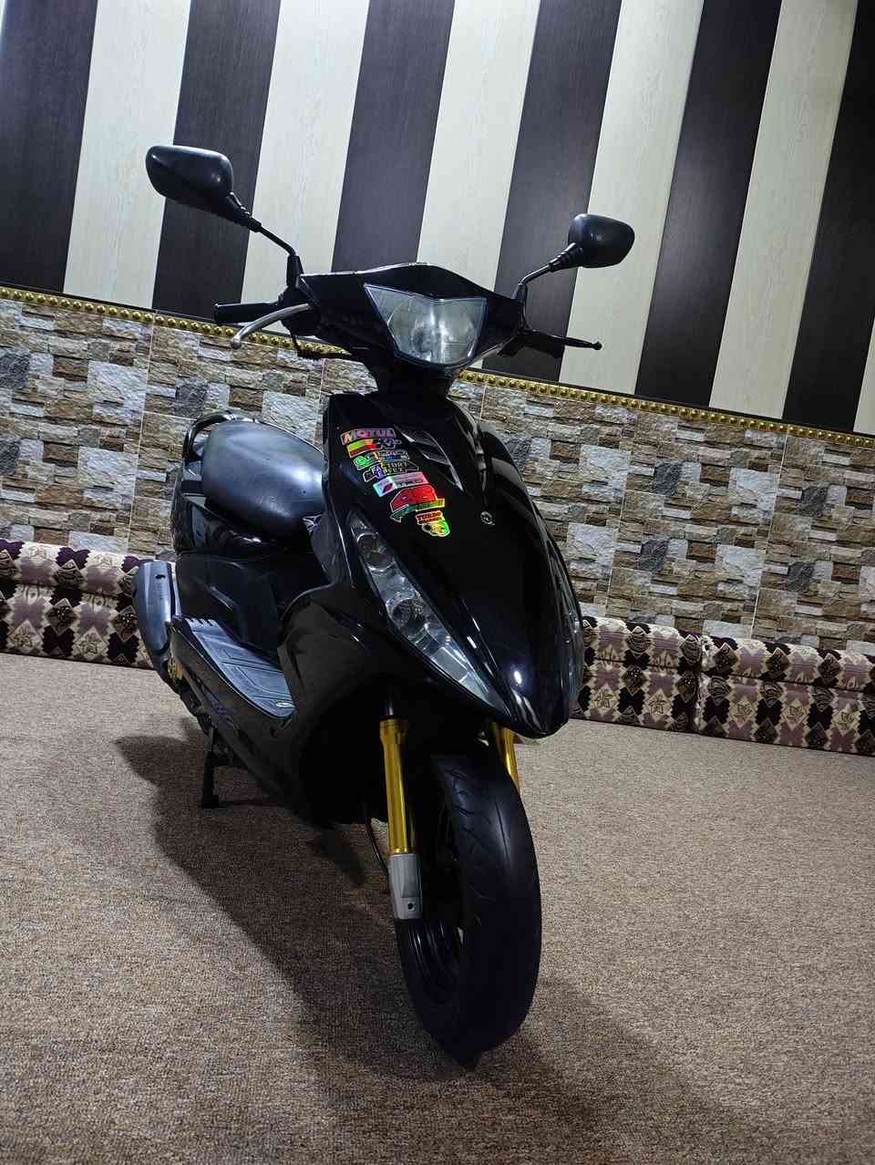 ماكس مضلع يباني كابريتر سلف هندر شاير لايت عالي ناصي سكنات كهربائيات كلها شغاله اي  نقص ماكو بوشه49بلاد مامفتوحه شلعه ومشي ونعومه كفراتها بلاد دراجه جديده سعر 625 وبيها مجال الاستفسار *********** أو متواجد وتساب مكاني بصره حي شرطه قرب المعارض مال سيارات جديده مقابيل حيانيه
