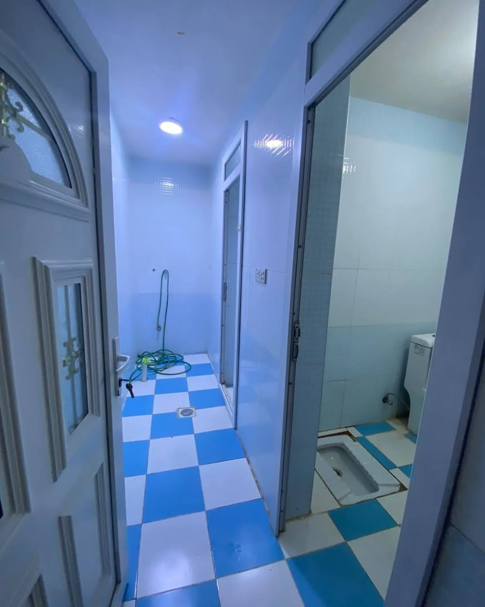 دار للبيع طابو صرف 
المساحة 250متر طابقين  بناء جديد كامل مواصفات 
الواجهة10×نزال 25
العنوان /حي عدن مقابيل جامع تحسين صوراني
السعر /310مليون وقابل للتفاوض 
للاستفسار اكثر 
***********
