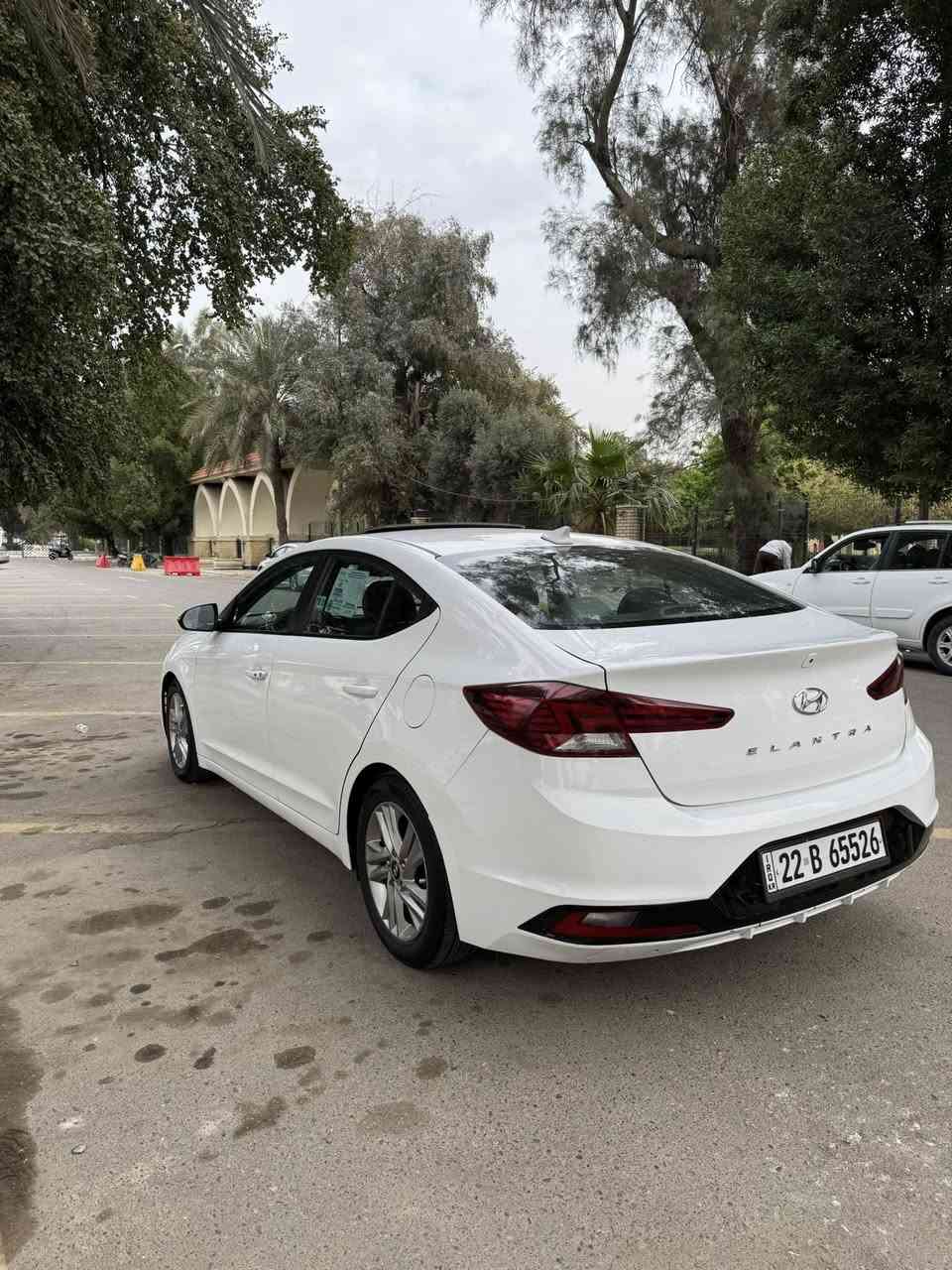 السلام عليكم للبيع النترا موديل 2019 وارد حادثها باب خلفي فقط وشويه من لباب لكدامه علا كد شبير بجم كبس محرك 2000 دوش بلاد كير At بلاد السياره فول مواصفات ١/١ماشيه ١٩٠ ألف كيلو متر  (رقم أربيل) بأسمي هزه وسنويه جدد 
—————————————
1-فتحه 
2-بصمه +ترحب 
3- ويل كب 
4- كشن تدفئه +ستيرن 
5-اشاير بل مري 
6- لايت زنون
7- شاشه +كامره 
8- رادارات 360درجه
—————————————
مكاني بغداد الحريه *********** السعر 135 وبيها مجال بصيط
