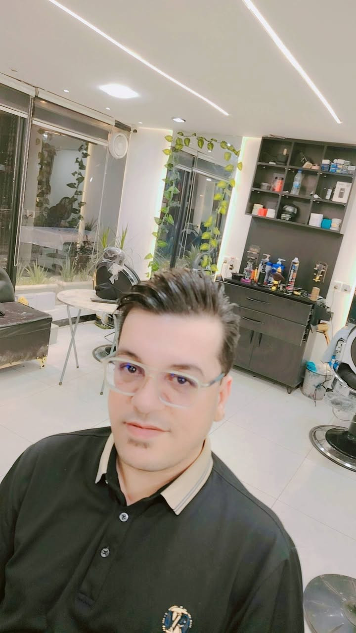 زبائننا الاحبه  ( عدنا والعود احمدو) متواجد داخل قيصريه باب المعظم قرب مطعم ماكي طيله العام الدراسي الجديد   في حلاقه( كوافير المجمع)َ، نتشرف بحظوركم للحجز والاستفسار ***********
***********
الكوافير محمد الرسام.
