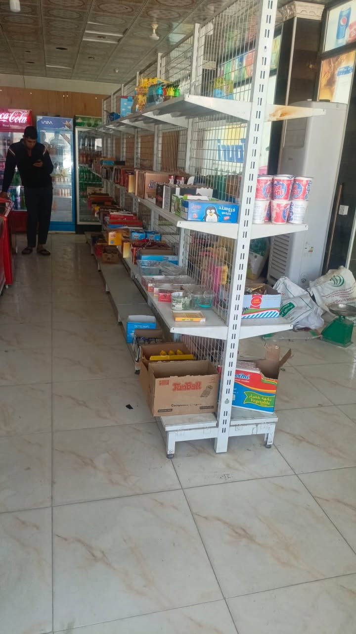 للبيع سفن تجهيز محلات الاتصال *********** وتساب العماره حي الحسين الجديد مقابيل السوك الاخضر شارع ابو شاكر
