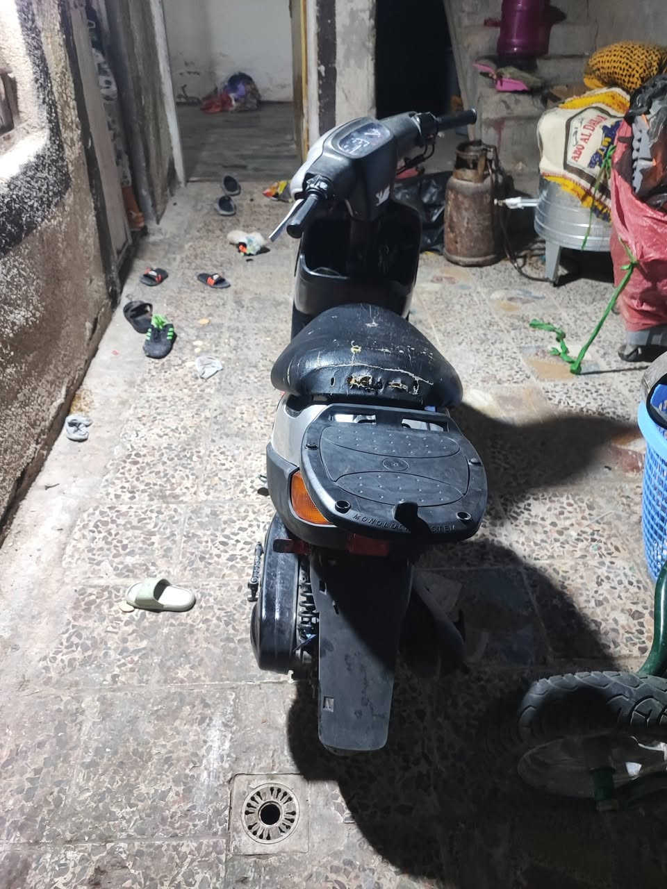 دراجه بطه خير من الله محرك مكفول برغي واحد مامفتوح كلشي شغال بس باتري يرادله تشتغل سلف دراجه كامله سعر 250وبيه مجال العنوان حي الغدير رقم الهاتف ***********
