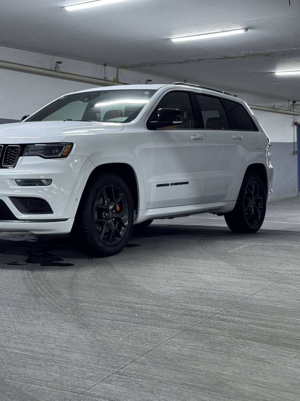 جيب لمتدد X فول مواصفات ام الرادار الأمامي. 
موديل 2020. 
كلين 
3 شاشات + كار بلي 
رادار أمام خلفي جانبي 
نقطه عمياء 
فول مواصفات للأخير 
مابيه نقص كامله من كلشي 
منظومة زنون جديده 
منظومة وقود جديده 
خير من الله السيارة مابيه نقص 
رقم بغداد 
بأسمي 
العنوان بغداد / حي الأعلام. 
السعر 285 بيها مجال


**إذا كنت صاحب هذا الإعلان وتريد حذفه لأي سبب، رجاءا أرسل رسالة إلى الدعم الفني**