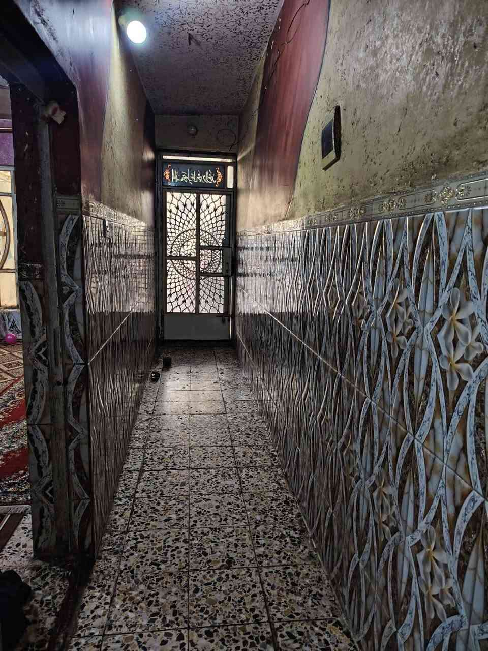 السلام عليكم بيت للبيع منطقه حي سفير لبيت طابقين مساحه 125 متر  قرب شارع لبلوك قرب افران المصطفى... الاستفسار على رقم ***********
