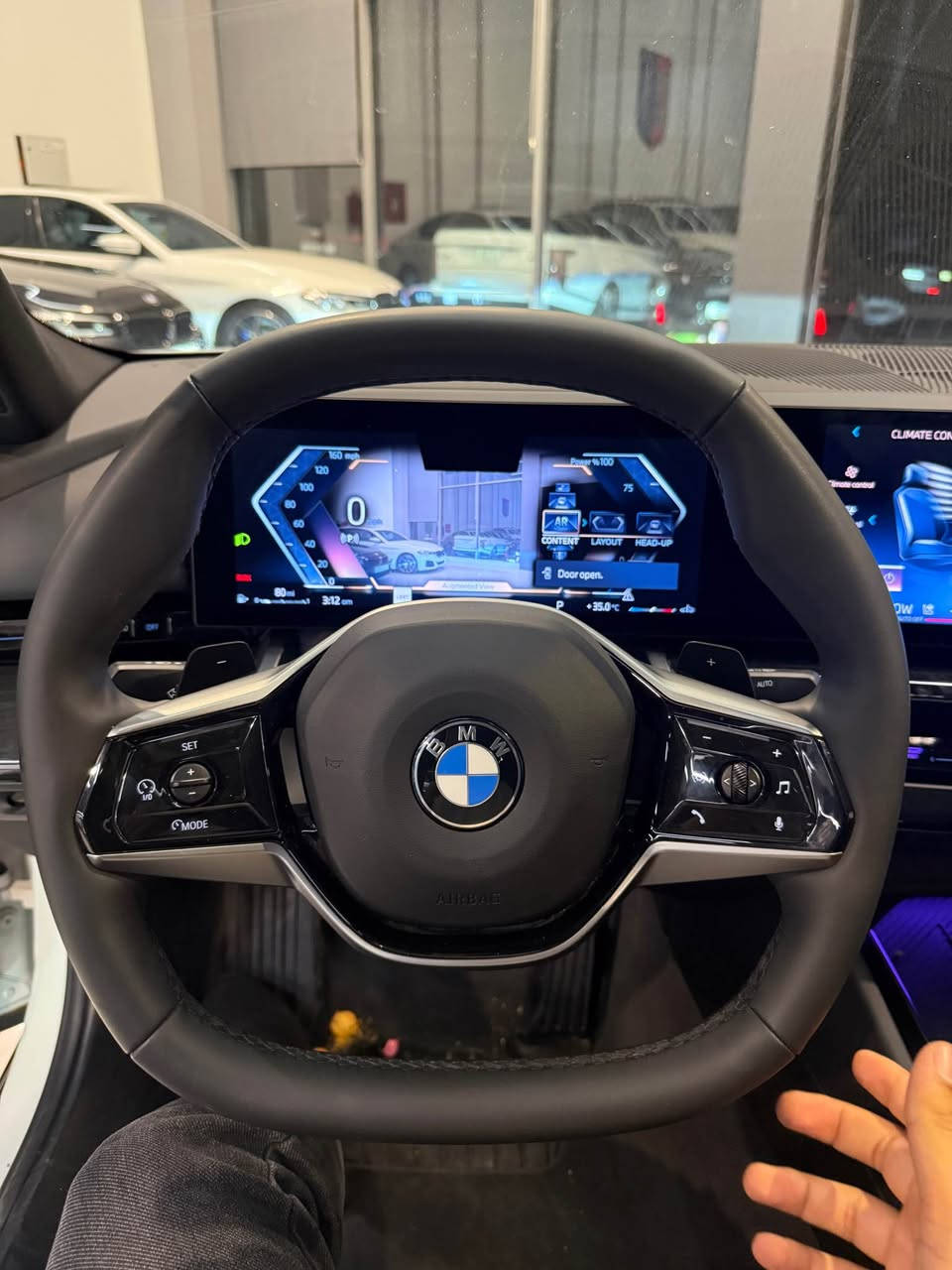 BMW 530i 2026 Mpagae Full Option 
عدد المسافات 6 الف فقط میل ماشيه يعني زيروو 
مكينة: 20 توين توربو ✅
كفالة كير ومكينة كلها بشرط بلادي برغي ممفتوح بيها صاروخ ماشاء الله سيرفس كامل.
جاملغ خلفي صبغ قباغ صندوق مبدل مكان واحد تعديل .
مواصفـات لكجري Luxury بدی ام باکیج M
. داتا شـو (لاينر) + كيج (عداد) الكتروني
. فتحة سقف ) .
. ناضور ليلي AR
. رادار 360 درجة + رادار نقاط عمياء
. رادار تحديد مسار وخطوط شوارع
. كشنات هيتـر + خزن ميموري
٤ كاميرا ٣٦٠ درجه ) .
. تغيير الصوت وتغيير الاغاني عن طريق البعد (اشارة اصابع)
. ويل M 
. لايت اوتو عالي ناصي + ماسحات جام اوتو
. تشغيل عن بعد
. اوتو ستار + اوتو هولد 
. دشبول ليزري عدد الوان متغيرة
. صندوك كهربائي بصمة  + عن بعد
. سستم صوت سماعات هارمان كاردون
. مواصفات هواية متنعد ذكرت عدد منها
سيرفس كامل وتخم تایرات جدید
رقم اربيل  تحويل مباشر جاهزة من كل النواحي
السعر: 455$  💵 وبيها مجال شوية ومستحيل اكو اختها بهذا السعر على هيج نظافة ونصبة ماشاء الله
العنوان: اربيل 
 *********** ☎️
واتساب - اتصال أربيل, العراق
