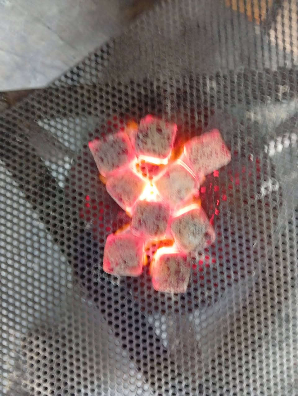 فحم مربع نيجيري سعر كيس 10كغم  10الف فقط فقط جملة يوجد 10طن جاهز للتحميل للاستفسار*********** واتس اب برهم للنراكيل والشوي والبخور
