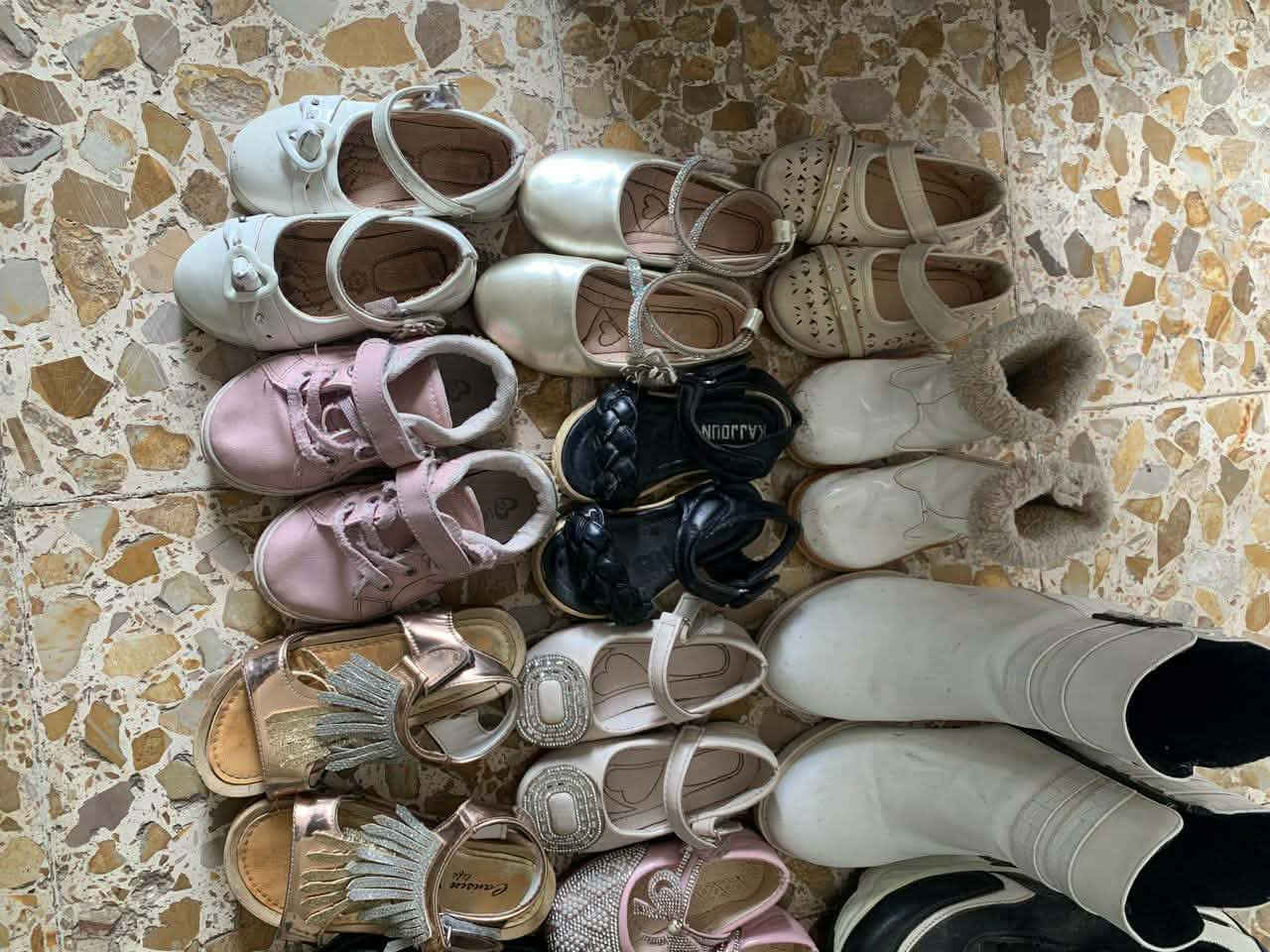 أحذية جديدة بس اصغار قياسات وانظاف للبيع قطعة بالسعر الفين دينار 
واذا كلم بيهم مجال 
موصل حي التحرير 
# الجميع
@إشارة
 # للبيع


**إذا كنت صاحب هذا الإعلان وتريد حذفه لأي سبب، رجاءا أرسل رسالة إلى الدعم الفني**