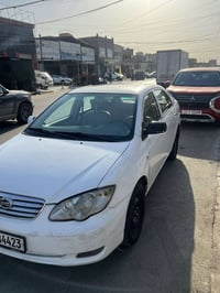 بي وايدي f3 2013 السياره لا ضربه ولا صبغ بيهه هلالات معمره ودوسه جهه ا...