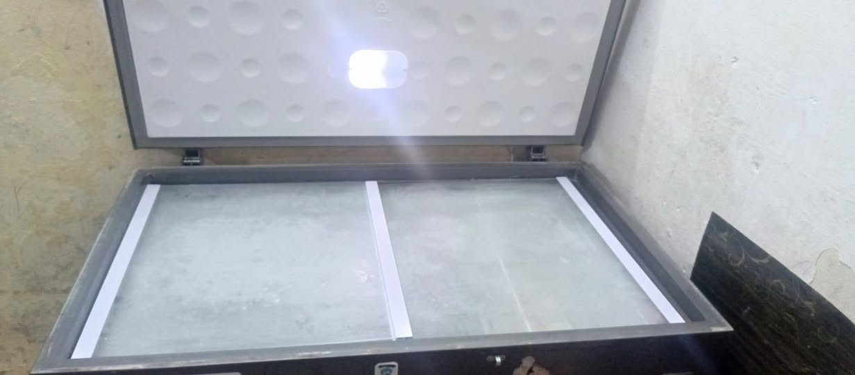 مجمده للبيع صار لها سنه مستخدمه سعره ب 300  كلش نظيف  واتساب ***********
