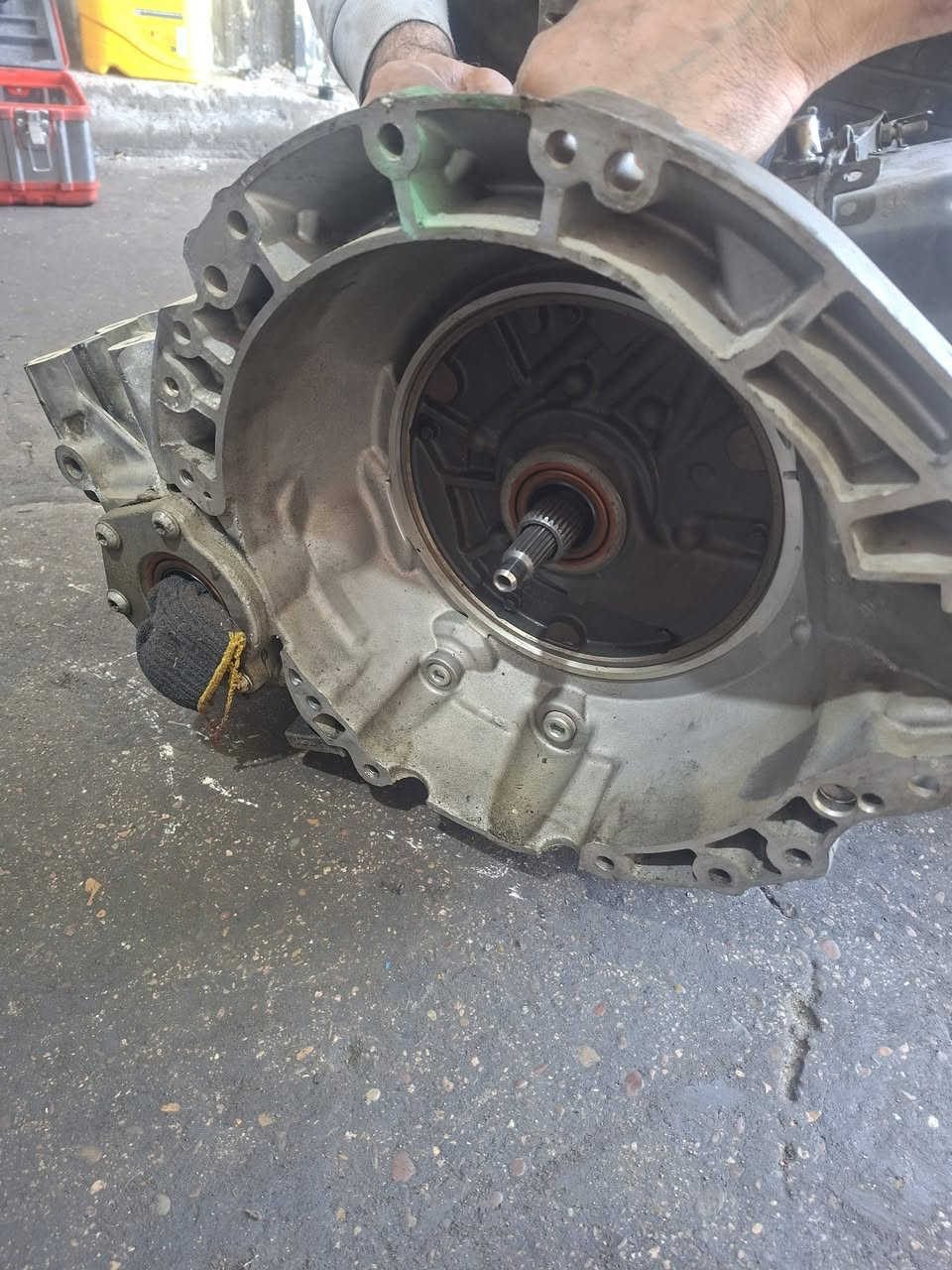 سلام عليكم تم وبعون الله تبديل محرك. 3600 لاخ من الانبار   ويدللون سويته الكم المحرك  ب 700 دولار ]وتبديل كير كرفان البيضه والسوده هم تبديل كير من خدمات رضاوي الربيعي شارع الضلال قرب تقاطع معارض النهضه  ***********
