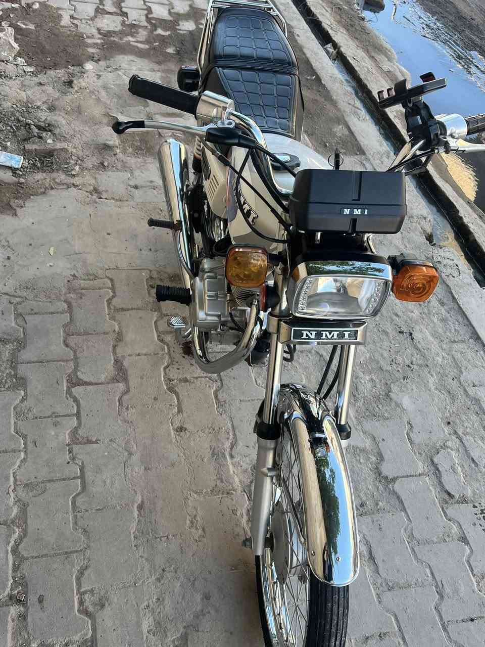 السلام عليكم اخوان دراجه ايراني نامه شلامجه للبيع موديل 2023 طالعه ب 2024/9/20 
الدراجه مدبل بيها ولفات والدراجه حلوه ما تعبانه مجرد اروح بيها للشغل واجي الدراجه سنويه ورقمها بصره رايدها ب1650 وبيها مجال حك الجيه وهاذه رقمي ***********
