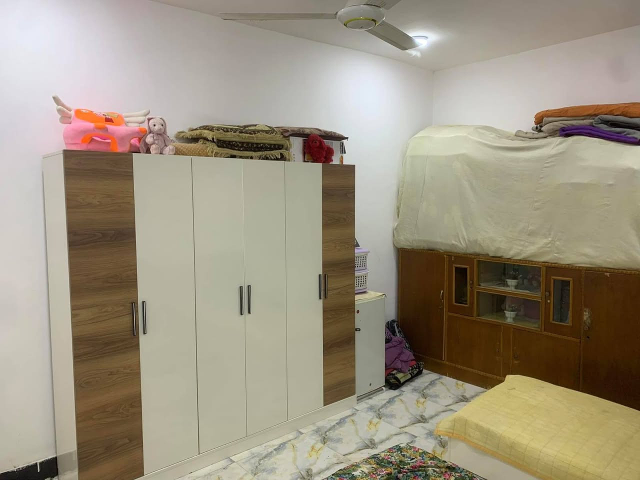 بيع مستعجل 52بي مجال 
بيت البيع طريق السنية عمود 706 جهت الزوار قريب على شارع 70 متر مساحة 300 متر  رقم الهاتف ***********
