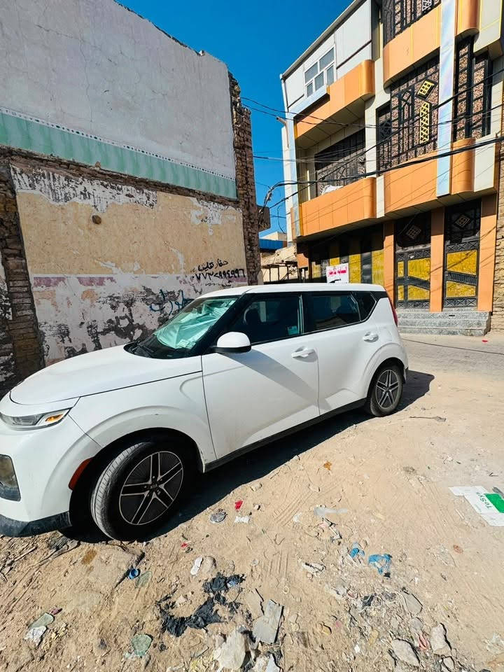 السلام عليكم كيا صول موديل 2020 وارد امريكي 
حادثها مرفق في السونار مع الصور 
حساسات امامية خلفية 
كامرة خلفية + رادار جانبي
مكينة 2000  رقم سليمانية  
وكالة عامة او يديرها للمشتري
 السعر 120 وبيهة مجال بسيط ومستعجل على البيع
العنوان ميسان / العمارة 
رقم الهاتف: ***********‬
