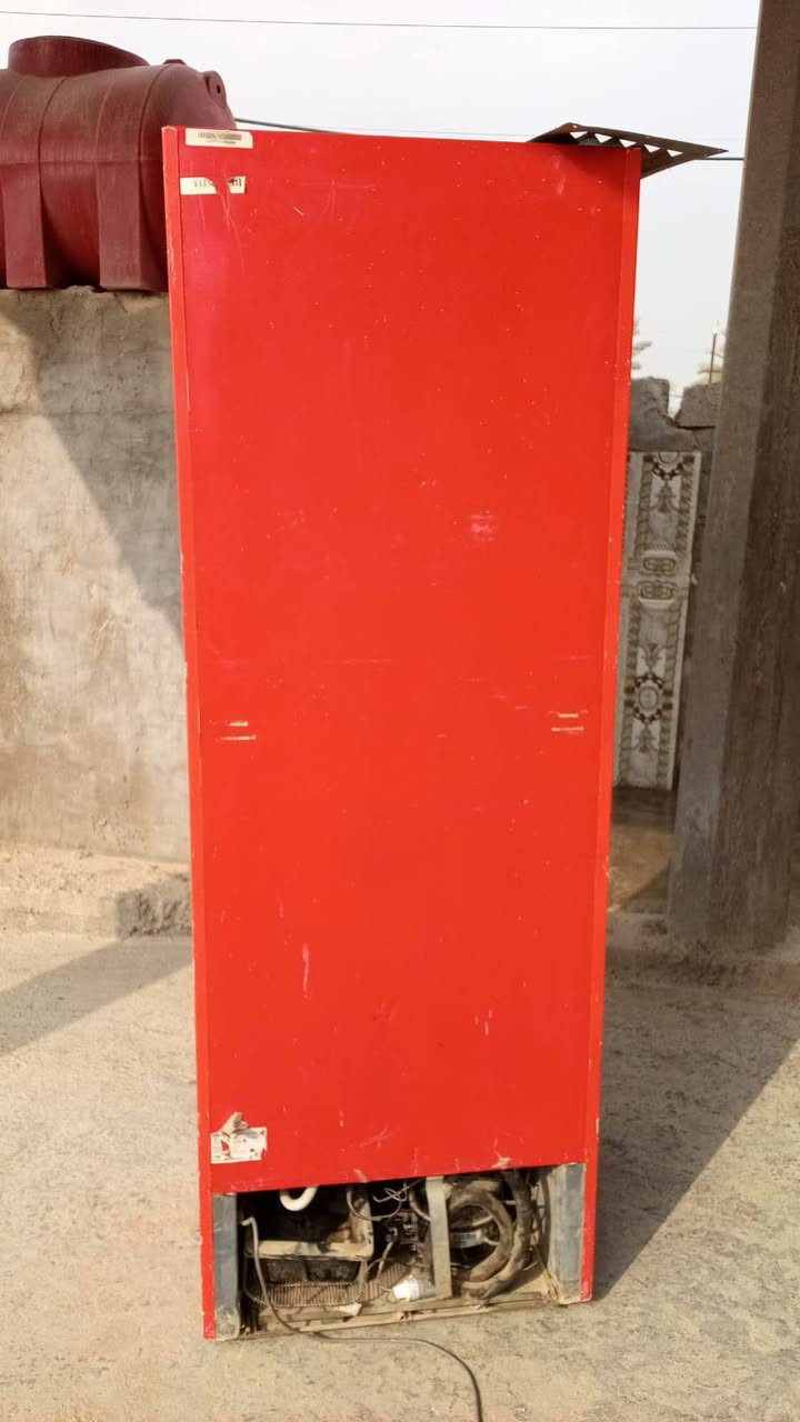 السلام عليكم
براد للبيع براد نستخدم ونضيف
وشغال 
المكان هيت
السعر 300 الف
الاتصال/***********
