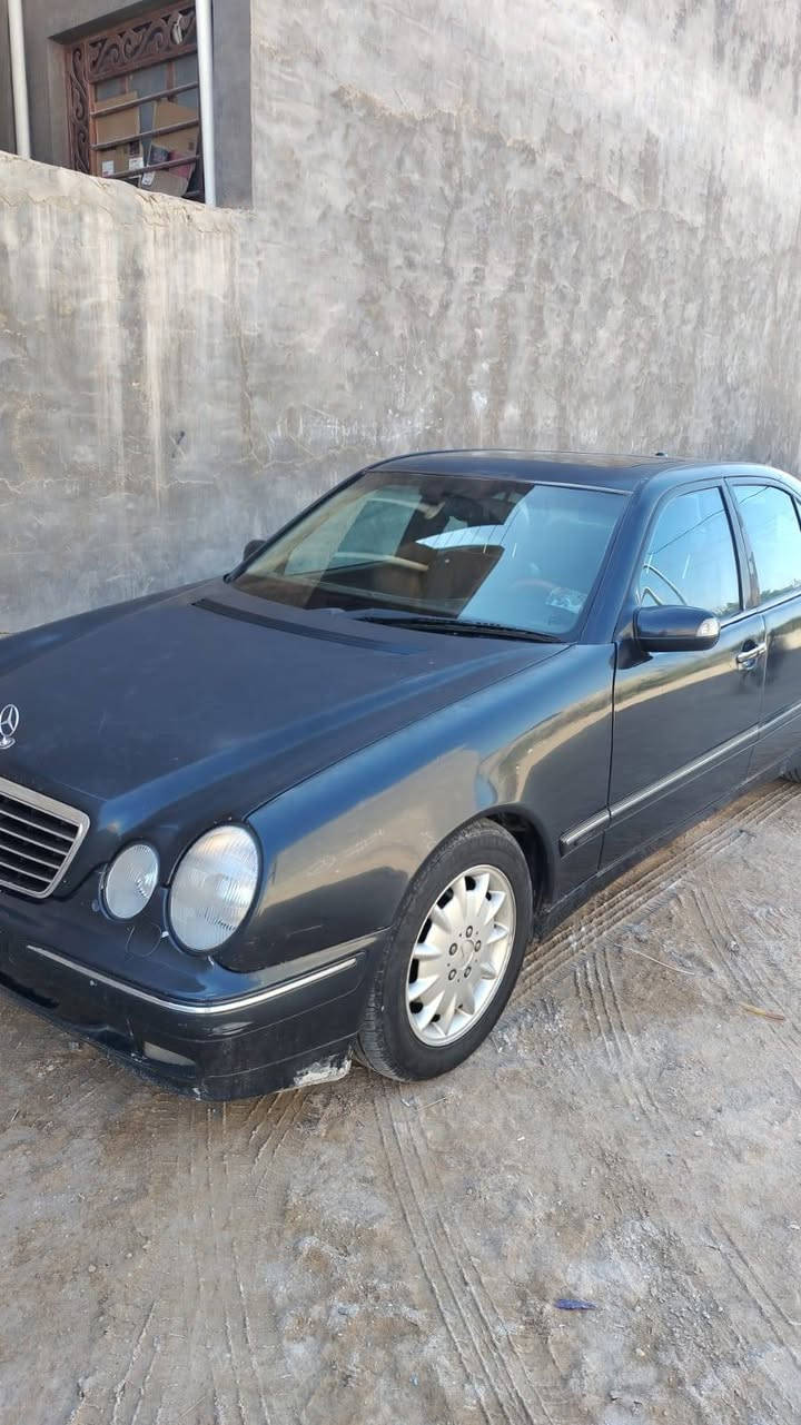 السلام عليكم مارسيدس ام عيون موديل 2001 E320السياره افنكار وارد ياباني فوول مواصفات 
***********
السعر 125$وبيه مجال
