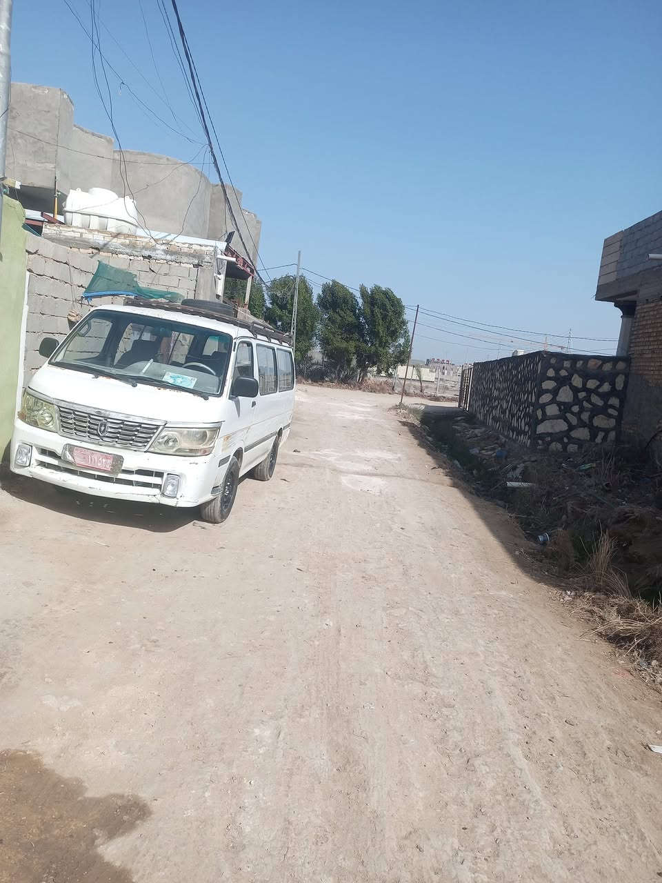 اللهم صل على محمد وآل محمد
بيت مساحه ١٢٠ متر
الموقع طوريج الحولي خلف حلويات الحمداني نهايه المجمع السكني الجديد متوفر كافه الخدمات يبعد عن تبليط المجمع  ٣٠ متر تقريبا
يحتوي على غرفه وصاله ومطبخ واستقبال وصحيات عدد ومناور عدد ٢ والبيت كامل من كولشي نقص ستاره للسطح فقط لا غير 
سند ٢٥
بناء جديد
السعر المطلوب ٦٣ بي مجال بسيط
***********
***********
