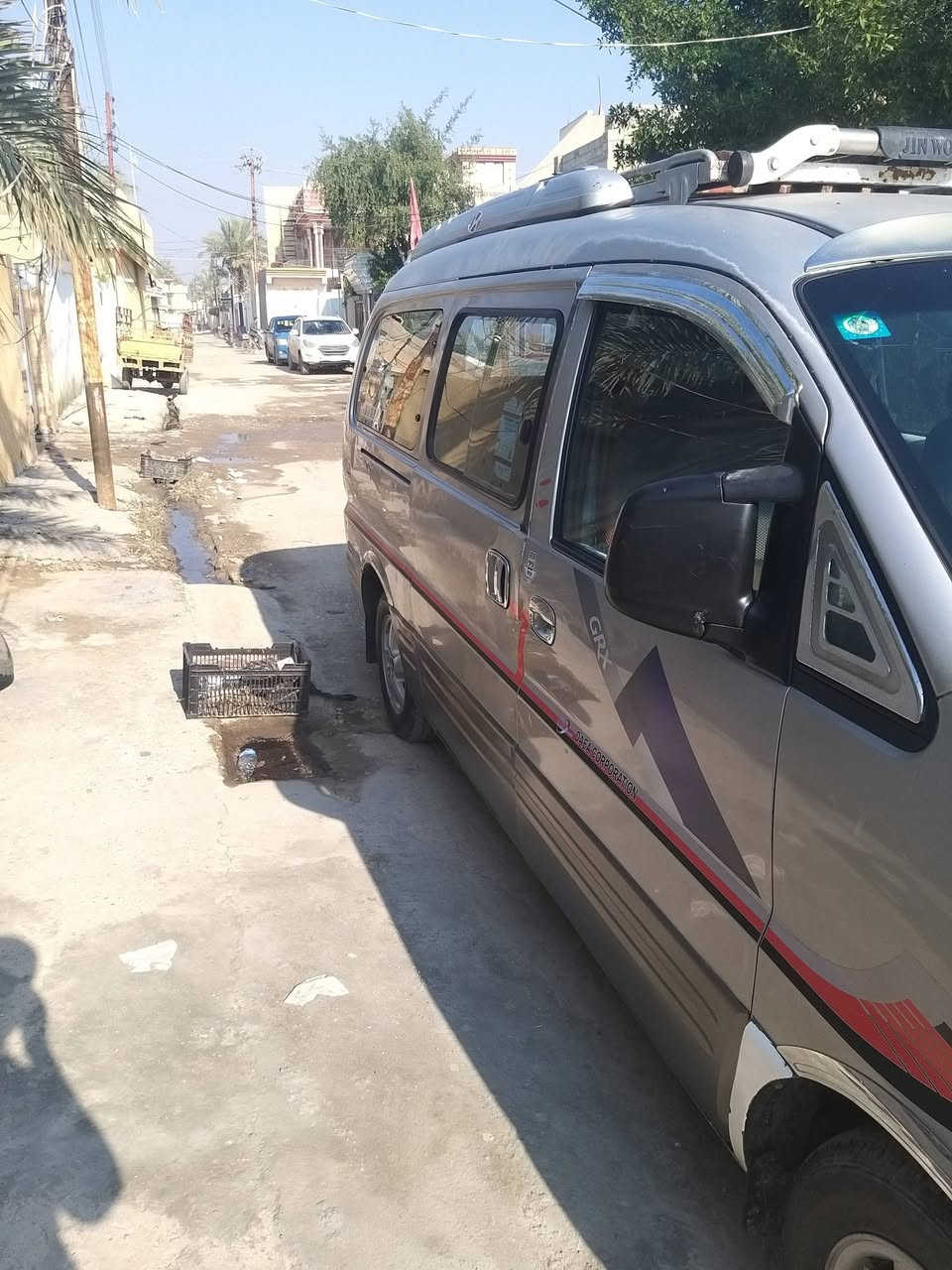 السلام عليكم ستاركس ٢٠٠٥ للبيع محدثه ٢٠٠٧ من كلشي جاهزه مكينه قبل شهر شادها مكينه مفتوح كفاله المكينه والكير والاكسل اترايك للبصره مكفوله من الصبغ بيها تعديلات بارد فقط شاصي واحد الجوه السايق معمر تعمير حلو  دوشمه جديده    رقم بغداد انكليزي ثاني يوم تحويل بأسمي الف متصرف عليها صدر امامي خلفي ..السعر ٨٠ وبيها مجال حك الجيه رقم الهاتف ***********مكاني ديالى الخالص
