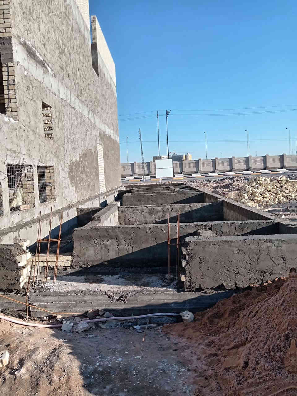 بسم أمام الحجه السلام عليكم كادر خلفات بناء طابوق شغل نظيف درجة أولى إشراف مهندس وسرعة إنجاز ناخذ قطعي وعلى سياره عمل في كربلاء استفسار ***********
