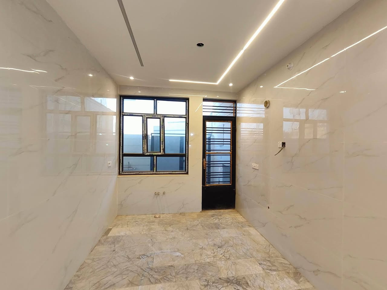 #دار اللبيع في كربلاء مقابل #حي العباس عمود 12 #قرب مدرسه المحمديات المساحه 100متر طابقين يتكون من 4 غرف نوم وصاله وستقبال ومطبخ صحيات داخل وخارج  تفاصيل اكتر داخل الفيديو طابو زراعي قرار محكمة سند 25  خدمات كامله مجاري ماء كهرباء مؤلد خط ذهبي خطوط نقل كلشي متوفر  الاستفسار اتصل #واتساب  *********** *********** ***********
