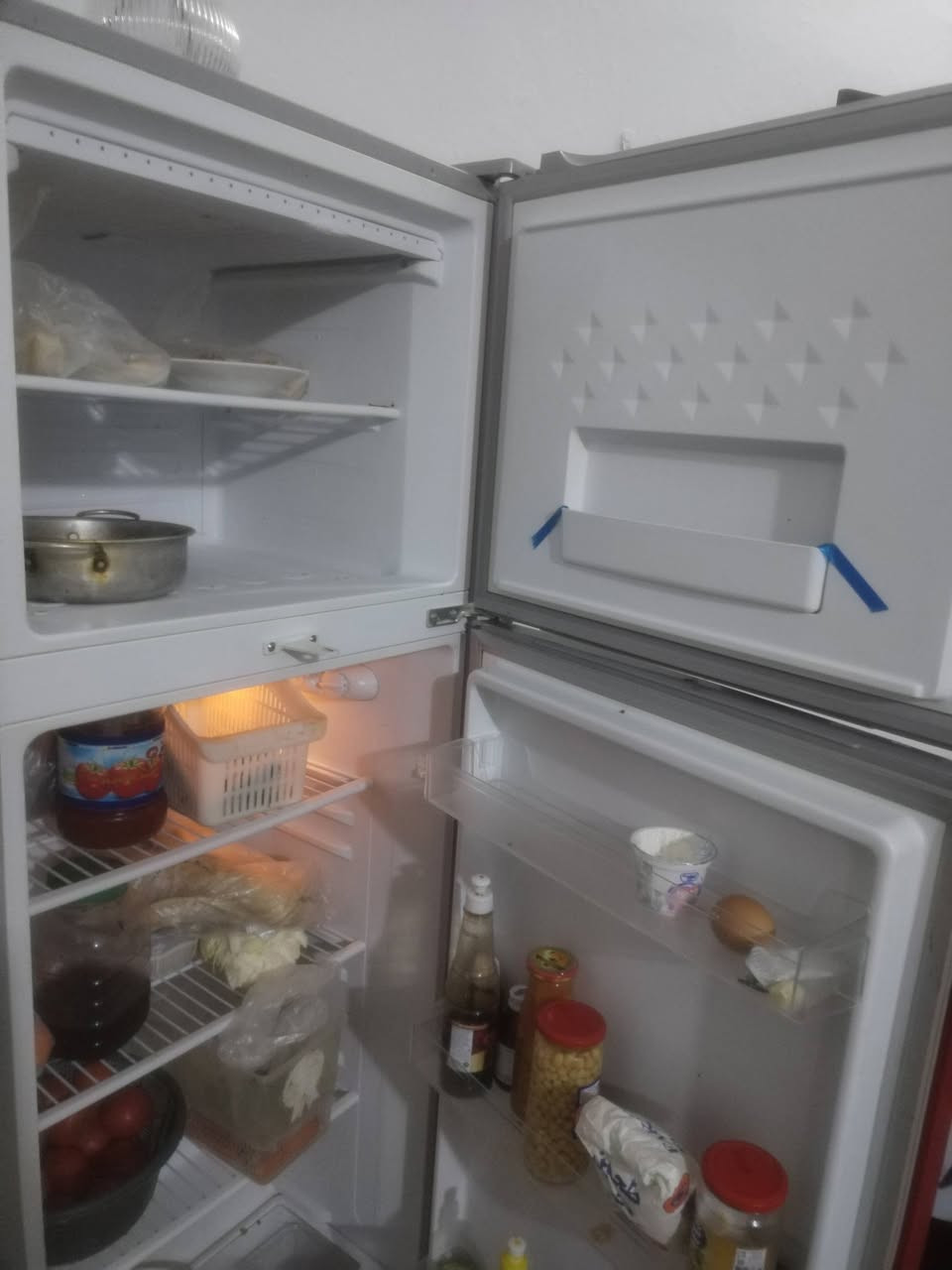 ثلاجه   ستعمال  شهر    السعر  400  وبيها  مجال  قليل    يعني  اخو  الجديد   باكيت  ***********
