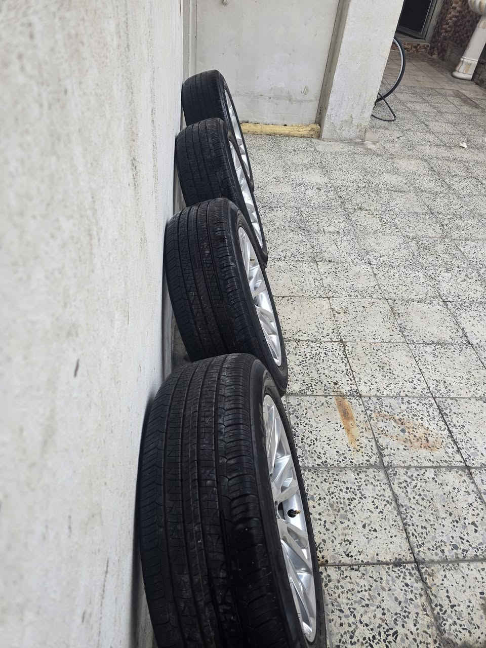 السلام عليكم للبيع تخم ويل مكسيكي حجم 18 بدون تصليح بي تخم تاير نكسن نضيف السعر، 850 دولار
***********
***********
بغداد الحريه ابو احمد
