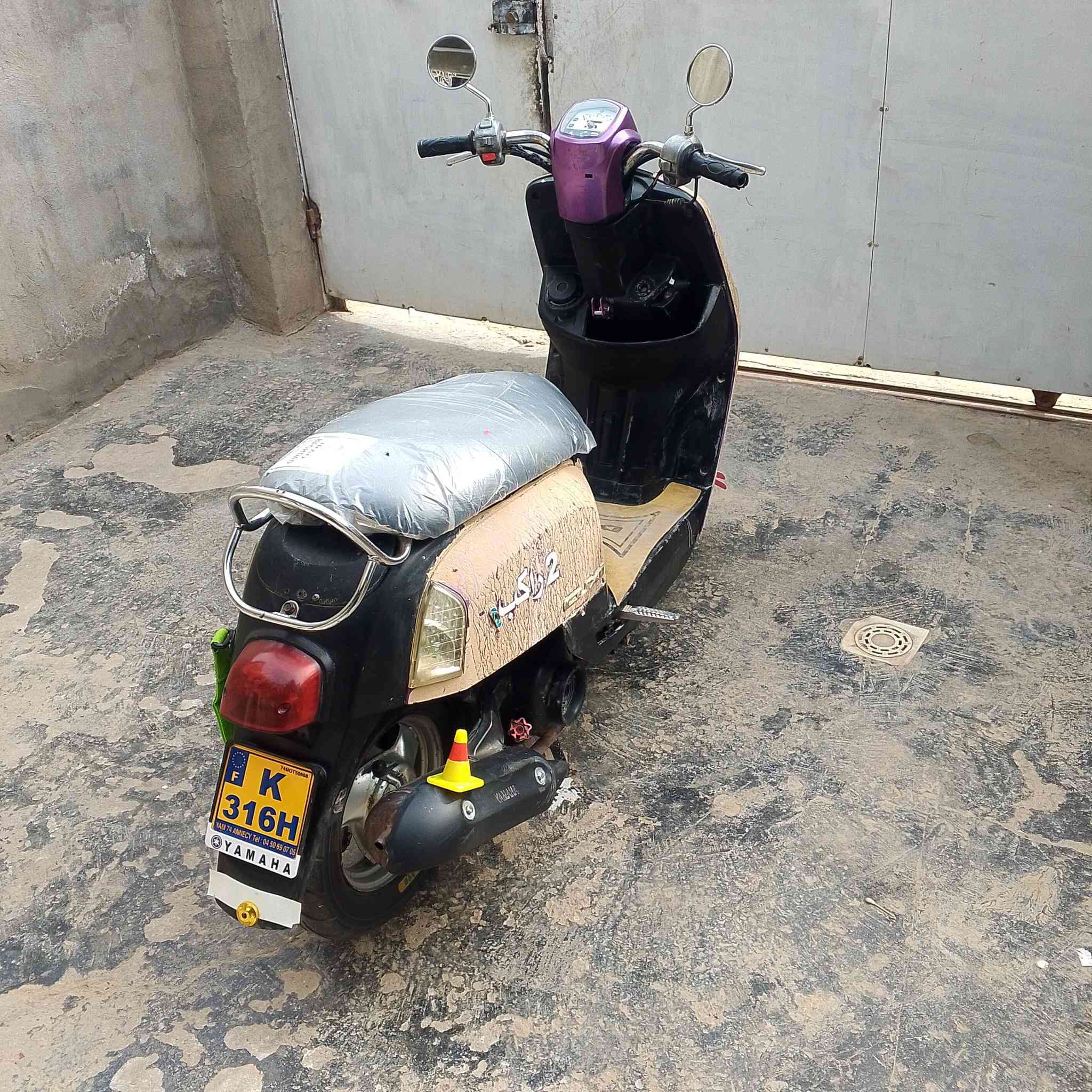 سلام عليكم دراجة بوليس للبيع كابريتر كهربائية كله شغلة سلف شغال هندر شغال أي نقص ما بيها خير من الله سعر 600 وبيه مجال مكان محموديه ***********
