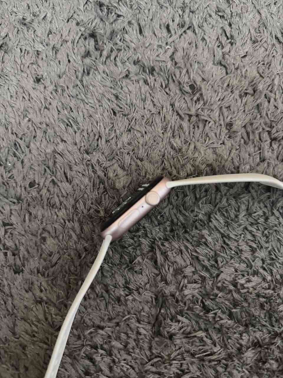 السلام عليكم
للبيع Apple watch الجيل 10 حجم 46 
بطاريه 100 بيها شخوط بلشاشه ممأثره
وياها كيبل اصلي فقط السعر 315 نهايتها
مكاني شارع فلسطين


**إذا كنت صاحب هذا الإعلان وتريد حذفه لأي سبب، رجاءا أرسل رسالة إلى الدعم الفني**