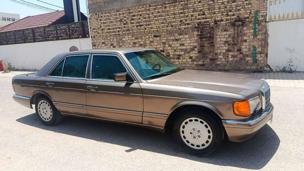السلام عليكم. مارسدس جانبوموديل 1989 
  . السعر58$ وبيهة مجال   
رقم بغداد 
كير محدك بلادي جدد 
 حدادي جديدة 
كهربايات كلهة شغالة 
تخم تاير جديد 
غرفة جلد جديدة كشنات كهرباء 
اربعة جام كهربائي بردة خلفية

 تبريد شغال ثلج🥶🥶   
السيارة مكفولة من الضربة 
قواعد الدبلات مكفولات السيارة 
 جديده وجاهز
 السيارة مال جناي الرقم الموبايل ***********.
