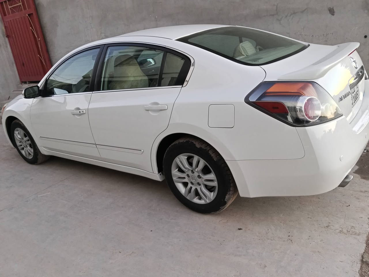 نيسان ألتيما موديل ٢٠١٢ رقم دولي بأسمي مكفوله كفاله عامه فقط بيهه بارد شويه  مكينه 2.5 كير حداديه تبريد تخم تاير كله شرط شاشة كامره خلفيهه
السعر 125 وبيها مجال قليل 
*********** 
بيع فقط
